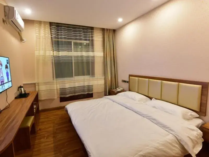 Bed in Shell Zhaozhong Ancient Street, Jinzhong County Railway Station Hotel Bed in Shell Zhaozhong Ancient Street, Jinzhong County Railway Station Hotel