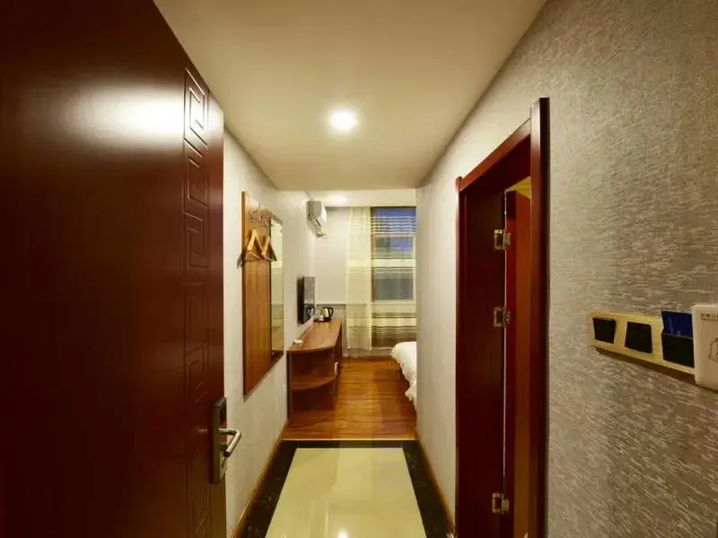 Shell Zhaozhong Ancient Street, Jinzhong County Railway Station Hotel Shell Zhaozhong Ancient Street, Jinzhong County Railway Station Hotel