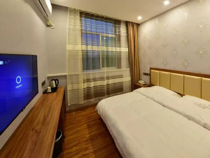 Bed in Shell Zhaozhong Ancient Street, Jinzhong County Railway Station Hotel Bed in Shell Zhaozhong Ancient Street, Jinzhong County Railway Station Hotel