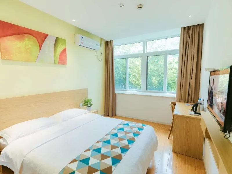 Bed in Shell Shanghai Jiadingbei Subway Station Shuping Road Hotel