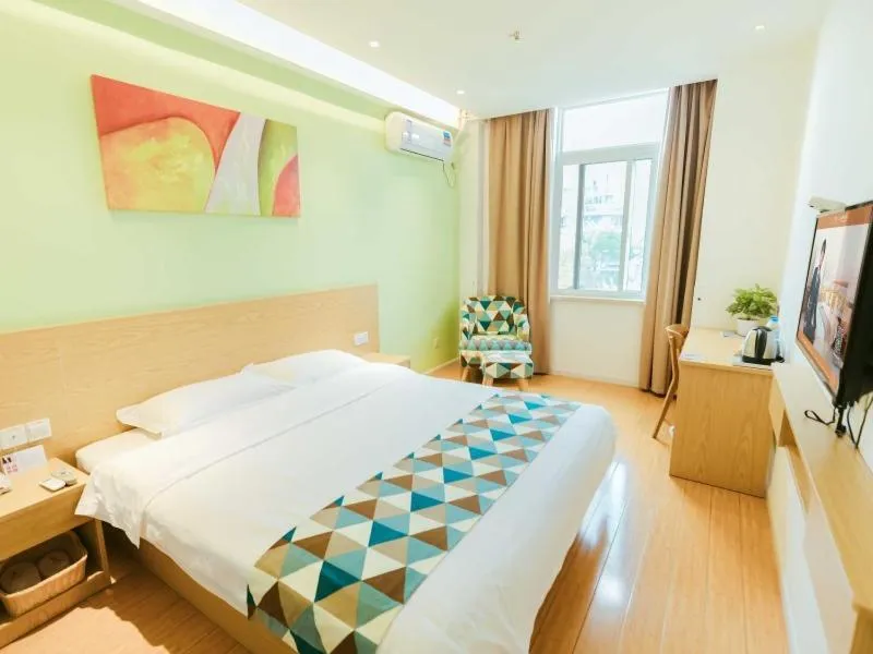 Bed in Shell Shanghai Jiadingbei Subway Station Shuping Road Hotel