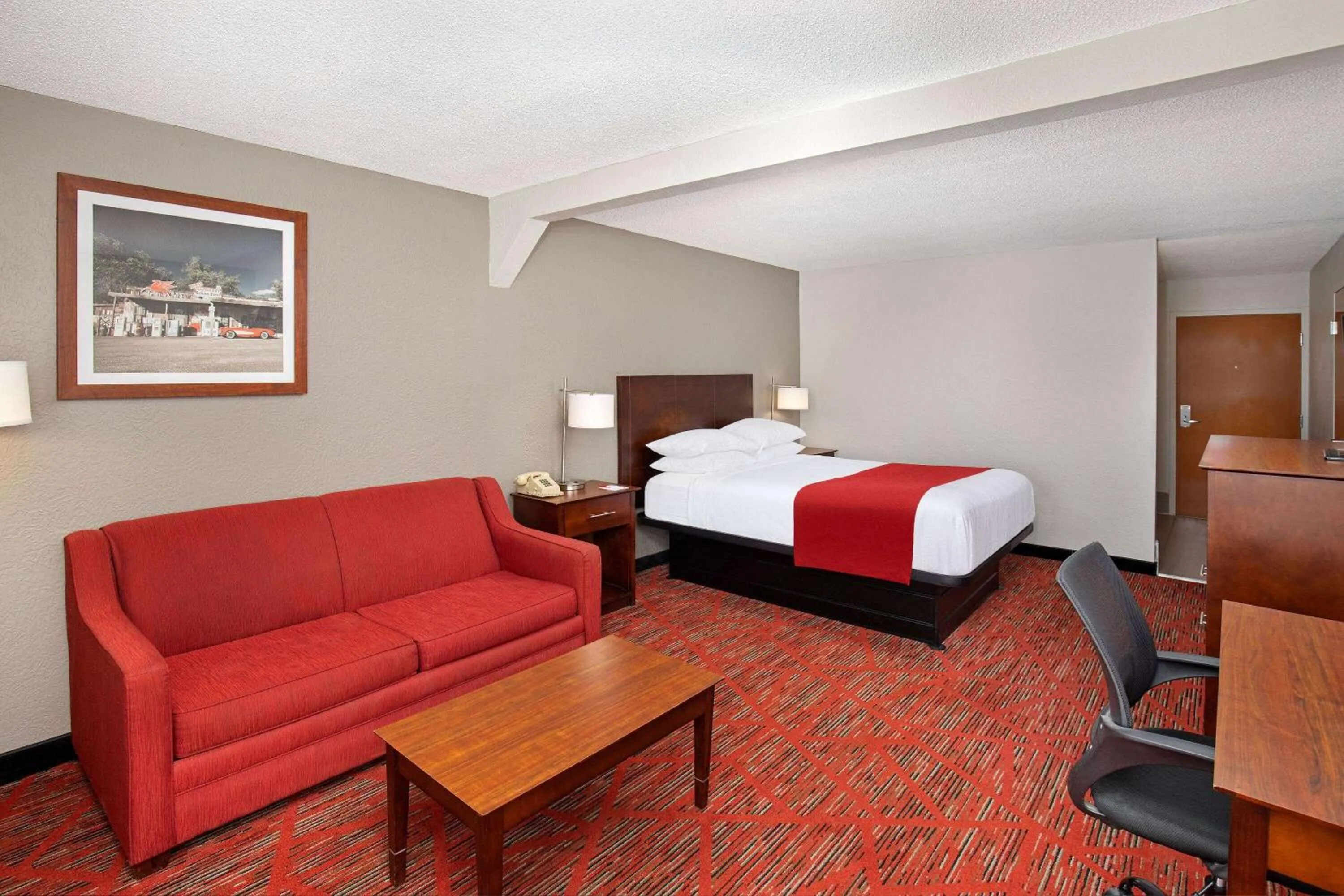 Photo of the whole room, Bed in Ramada by Wyndham Bowling Green