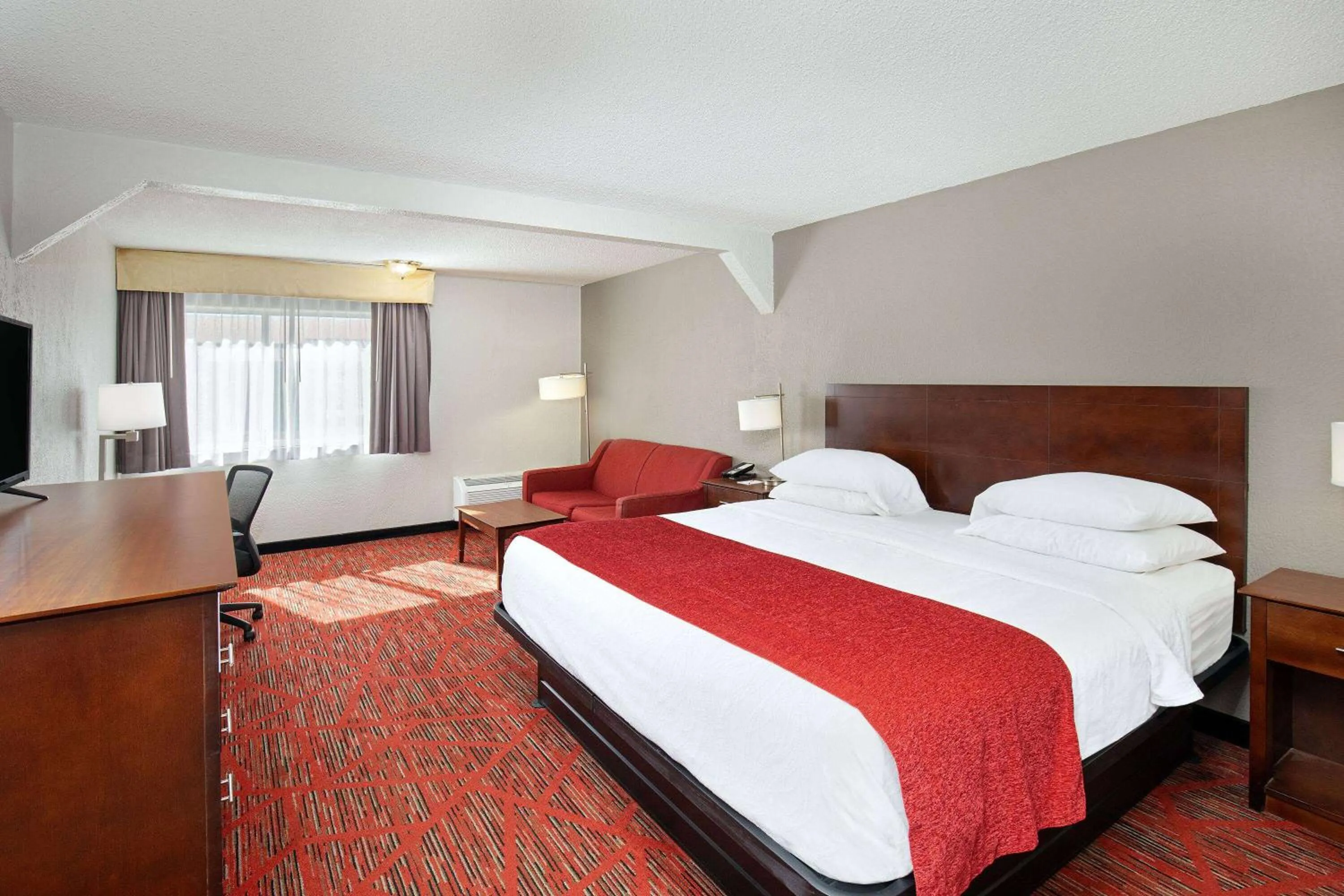 Photo of the whole room, Bed in Ramada by Wyndham Bowling Green
