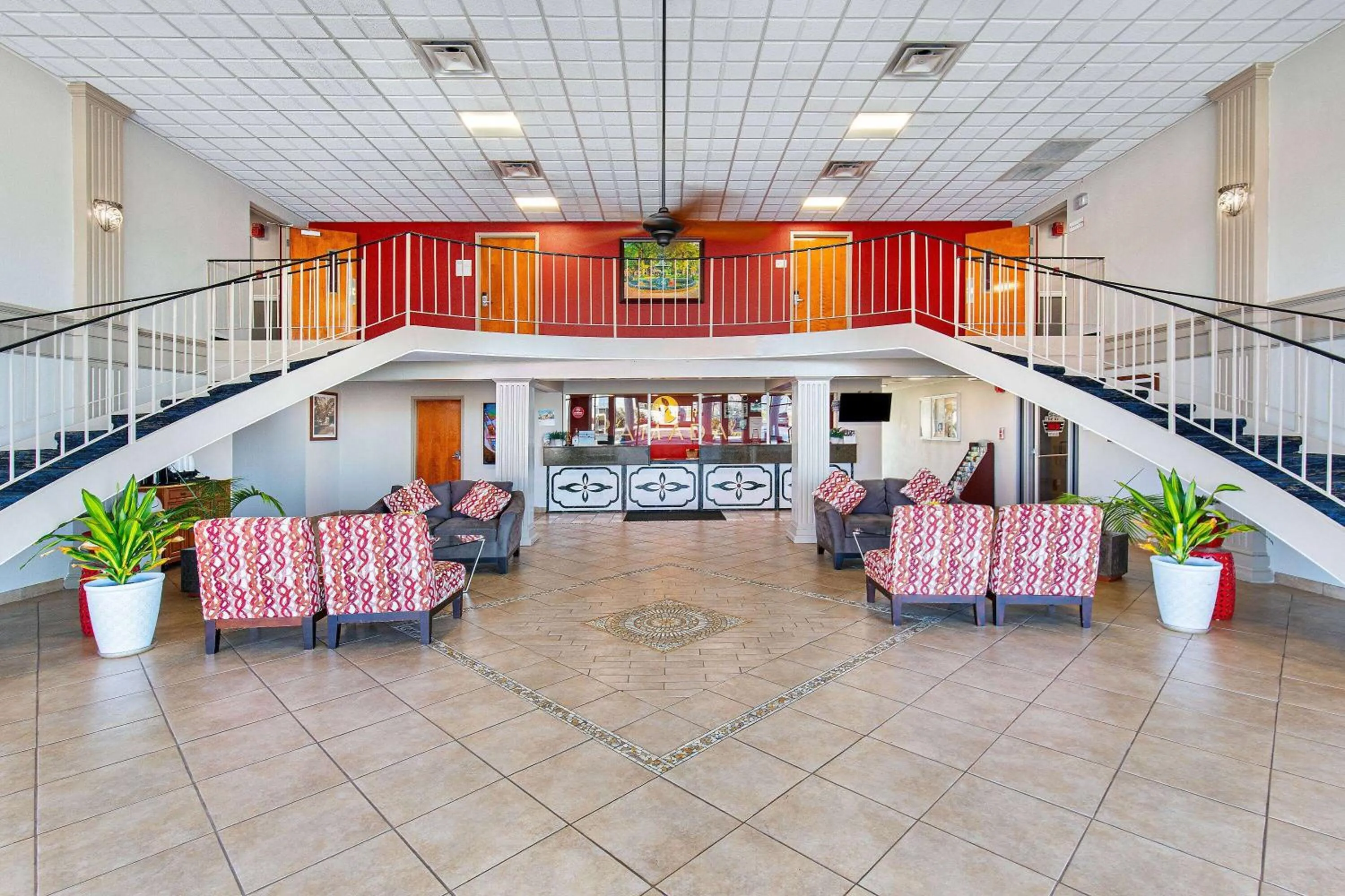 Lobby or reception in Ramada by Wyndham Bowling Green