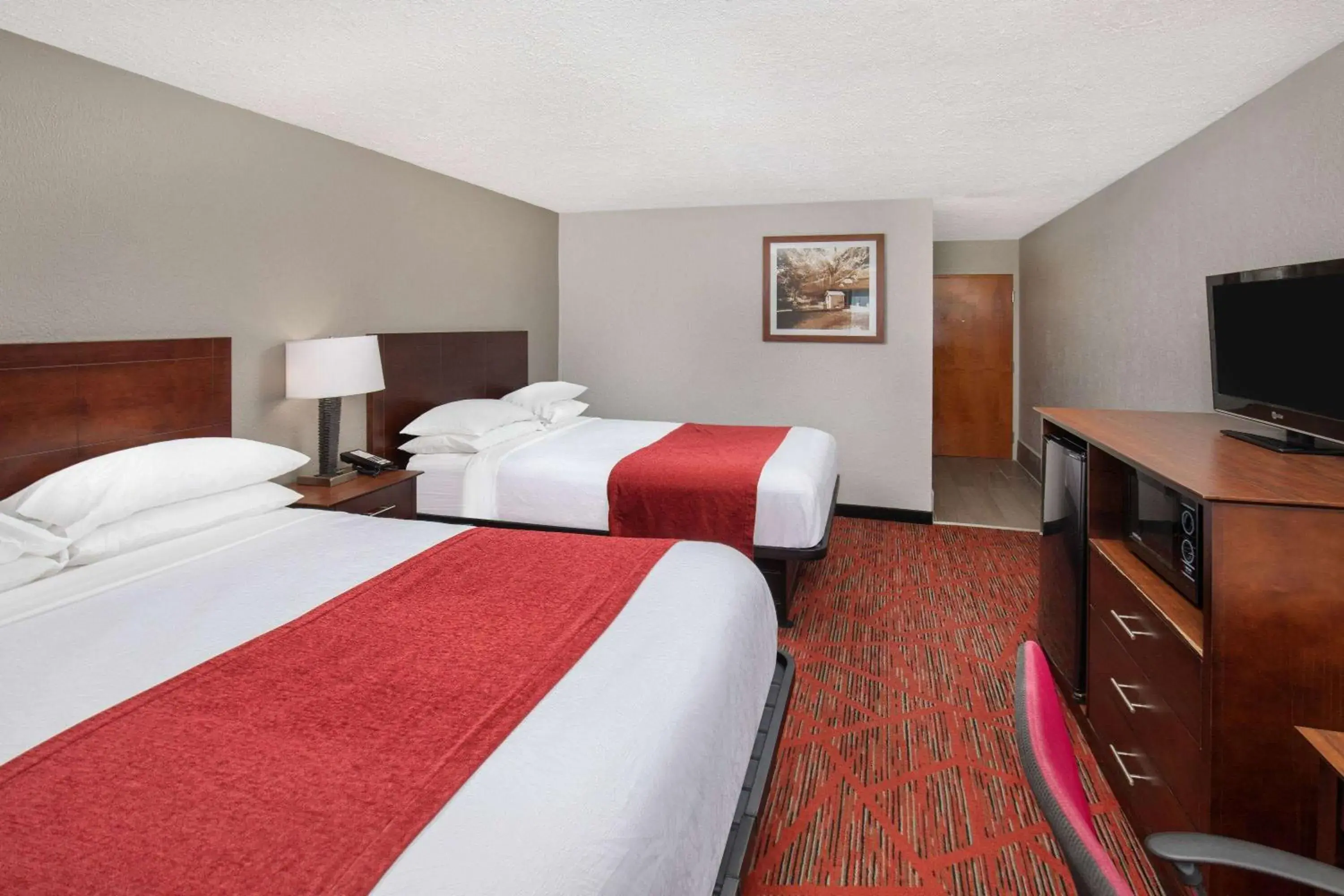Queen Room with Two Queen Beds - Mobility Access/Non-Smoking in Ramada by Wyndham Bowling Green Queen Room with Two Queen Beds - Mobility Access/Non-Smoking in Ramada by Wyndham Bowling Green