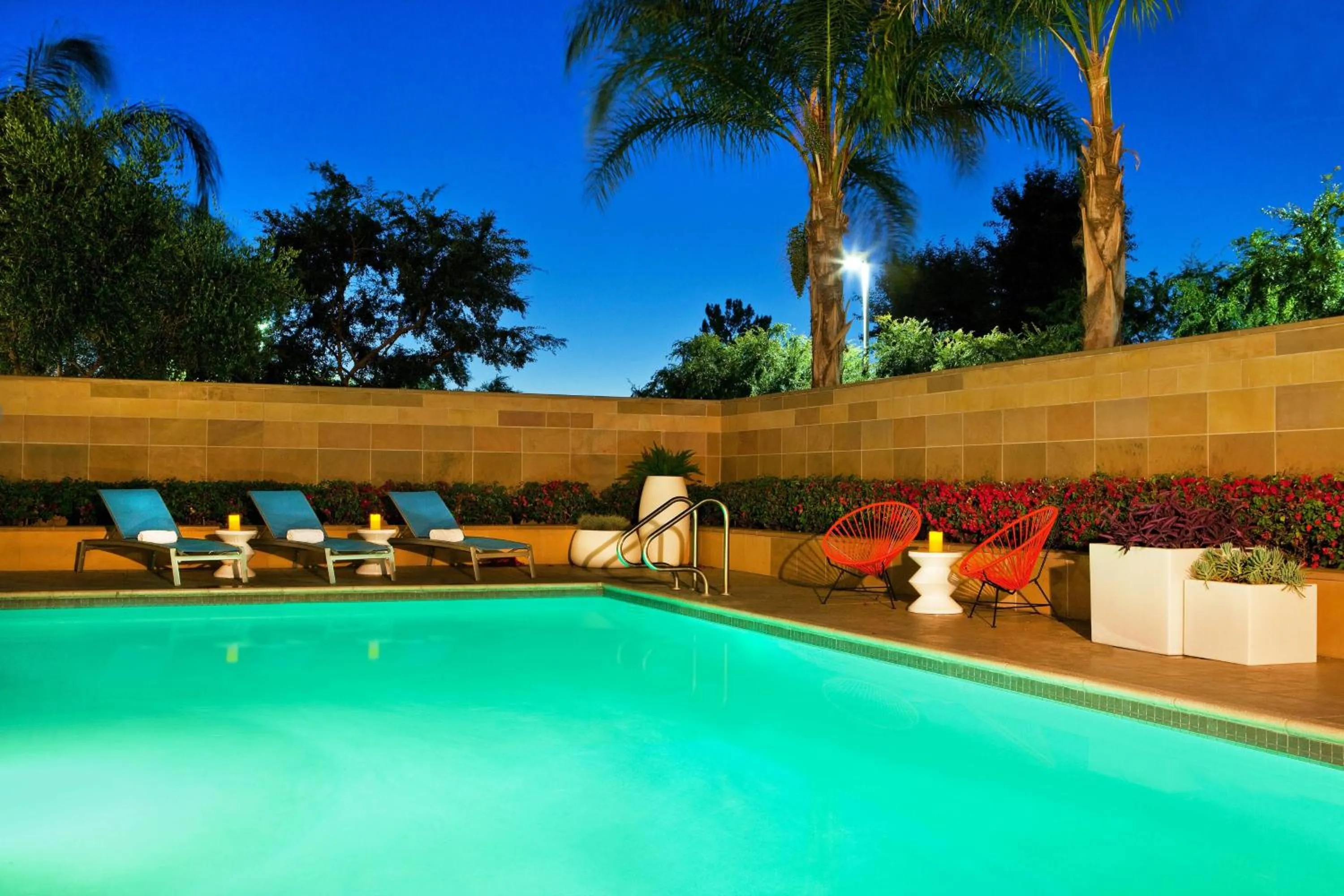 Swimming pool in Aloft Ontario-Rancho Cucamonga