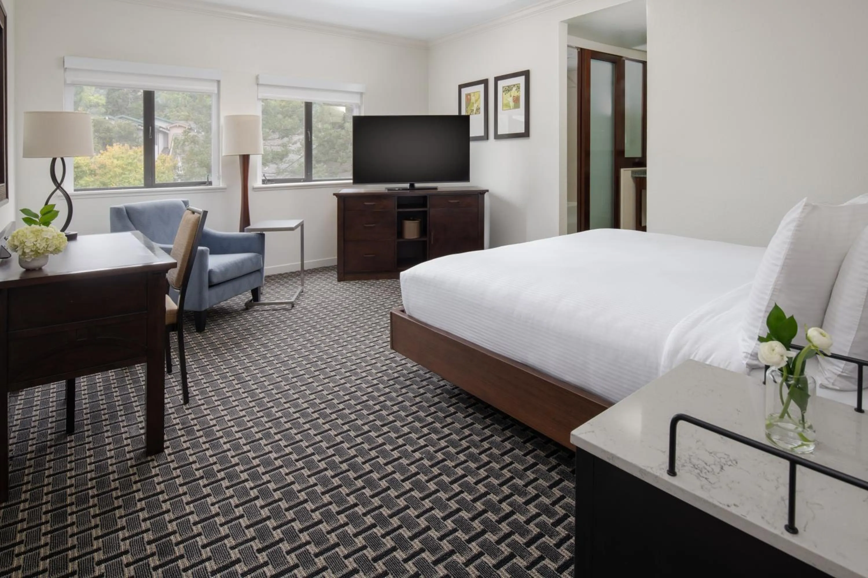 Photo of the whole room, Bed in Toll House Hotel Los Gatos
