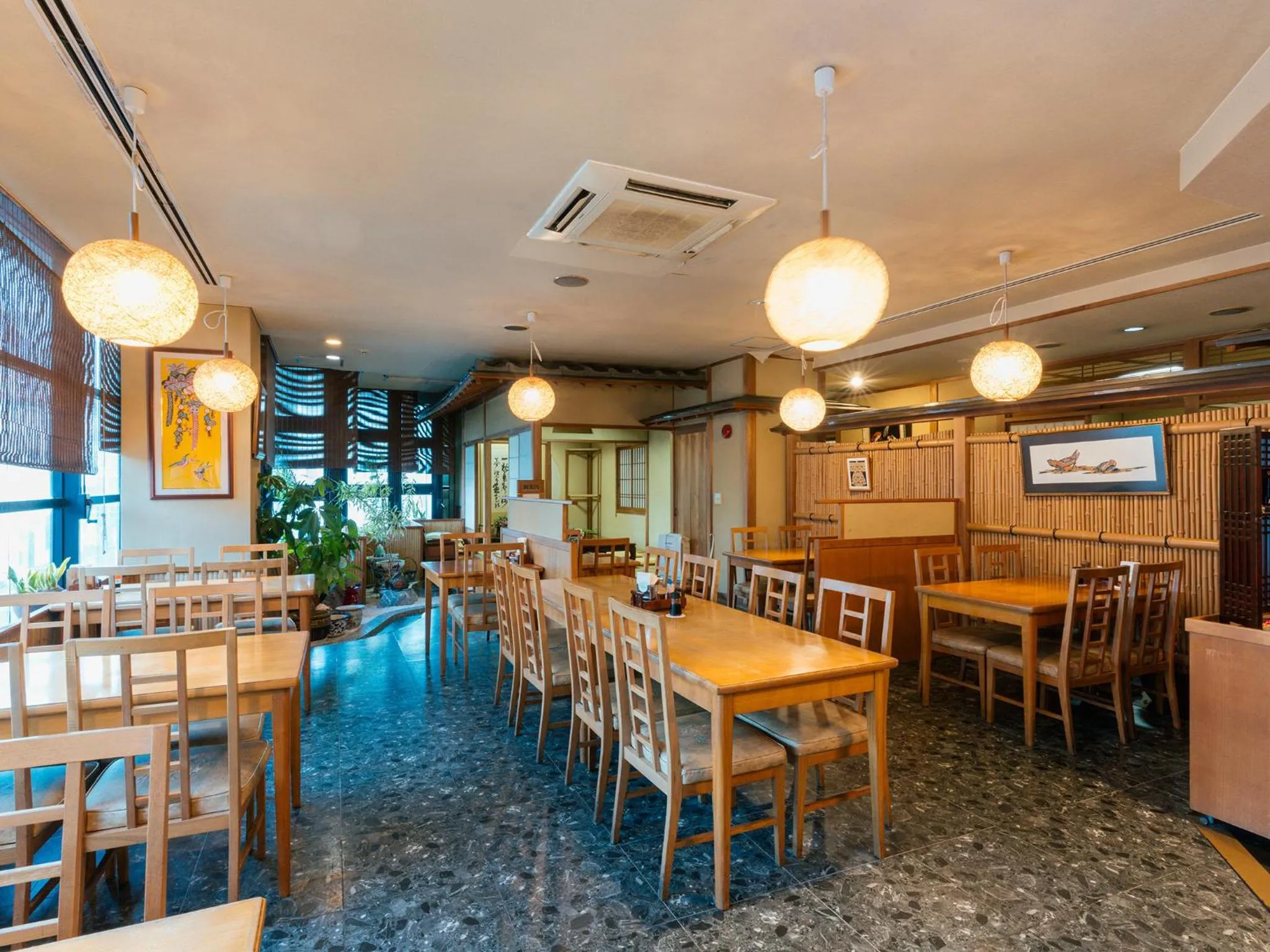 Restaurant/places to eat in Hotel New Century