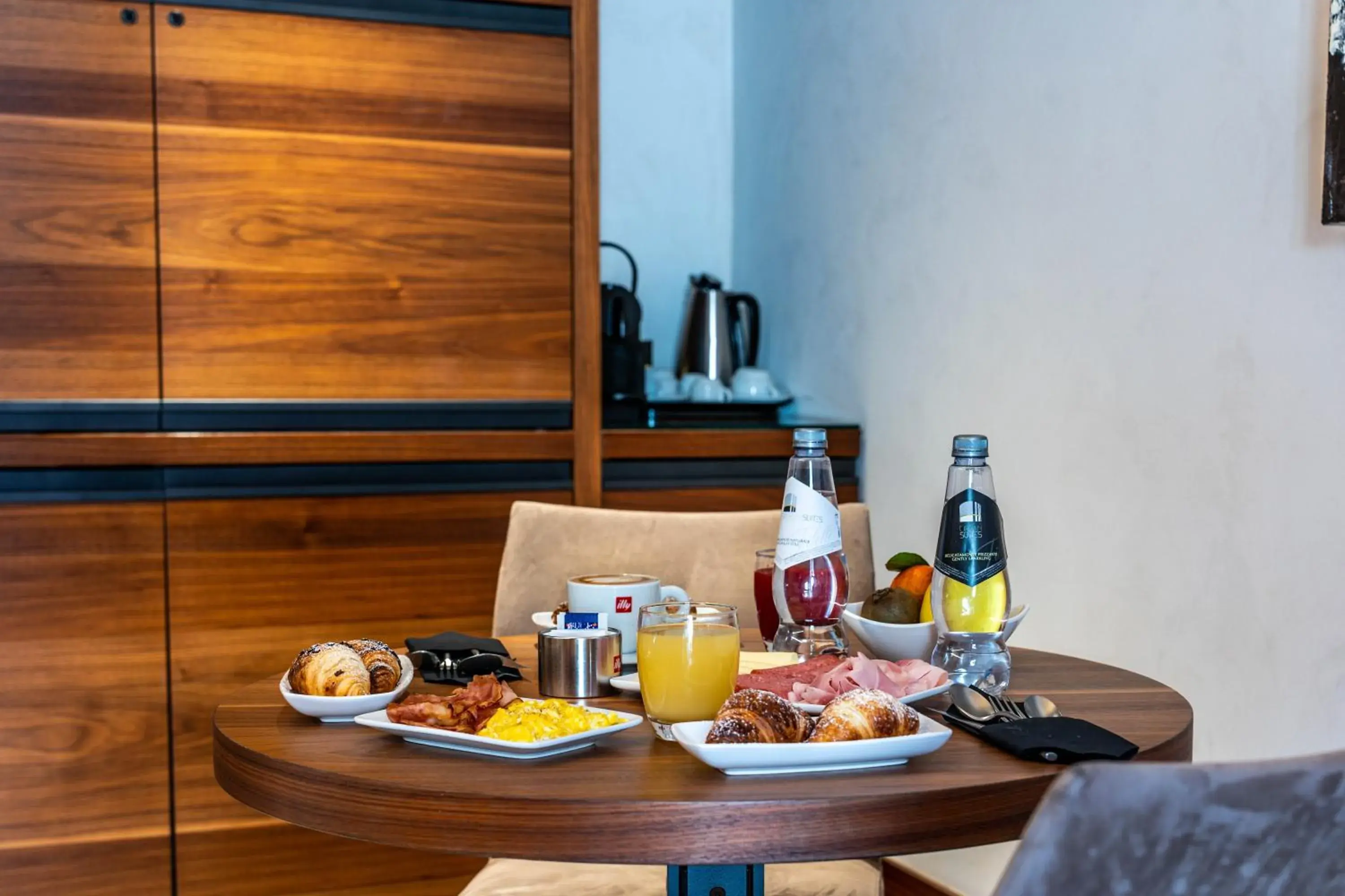 Breakfast in Gasometer Urban Suites Breakfast in Gasometer Urban Suites