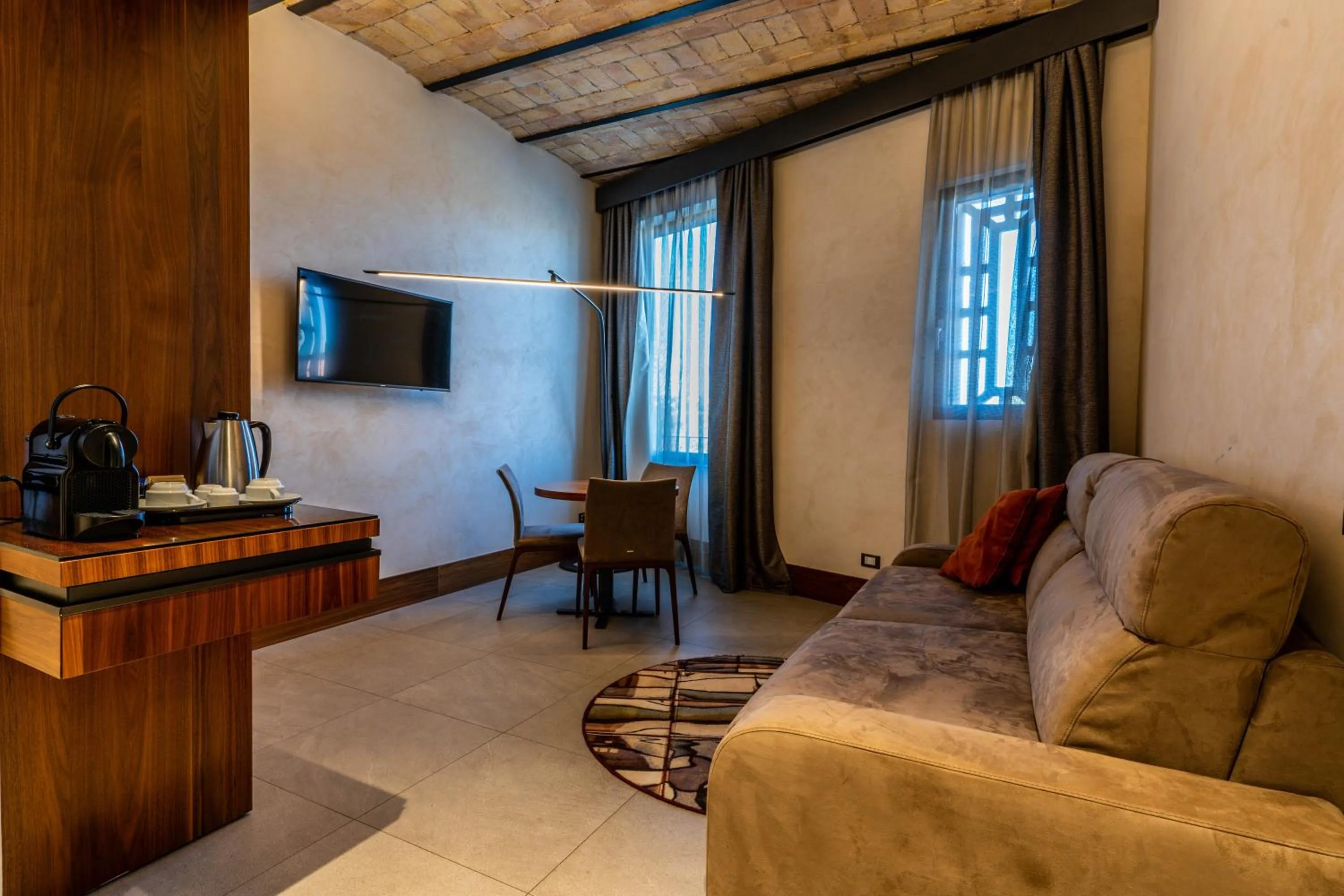 TV and multimedia in Gasometer Urban Suites