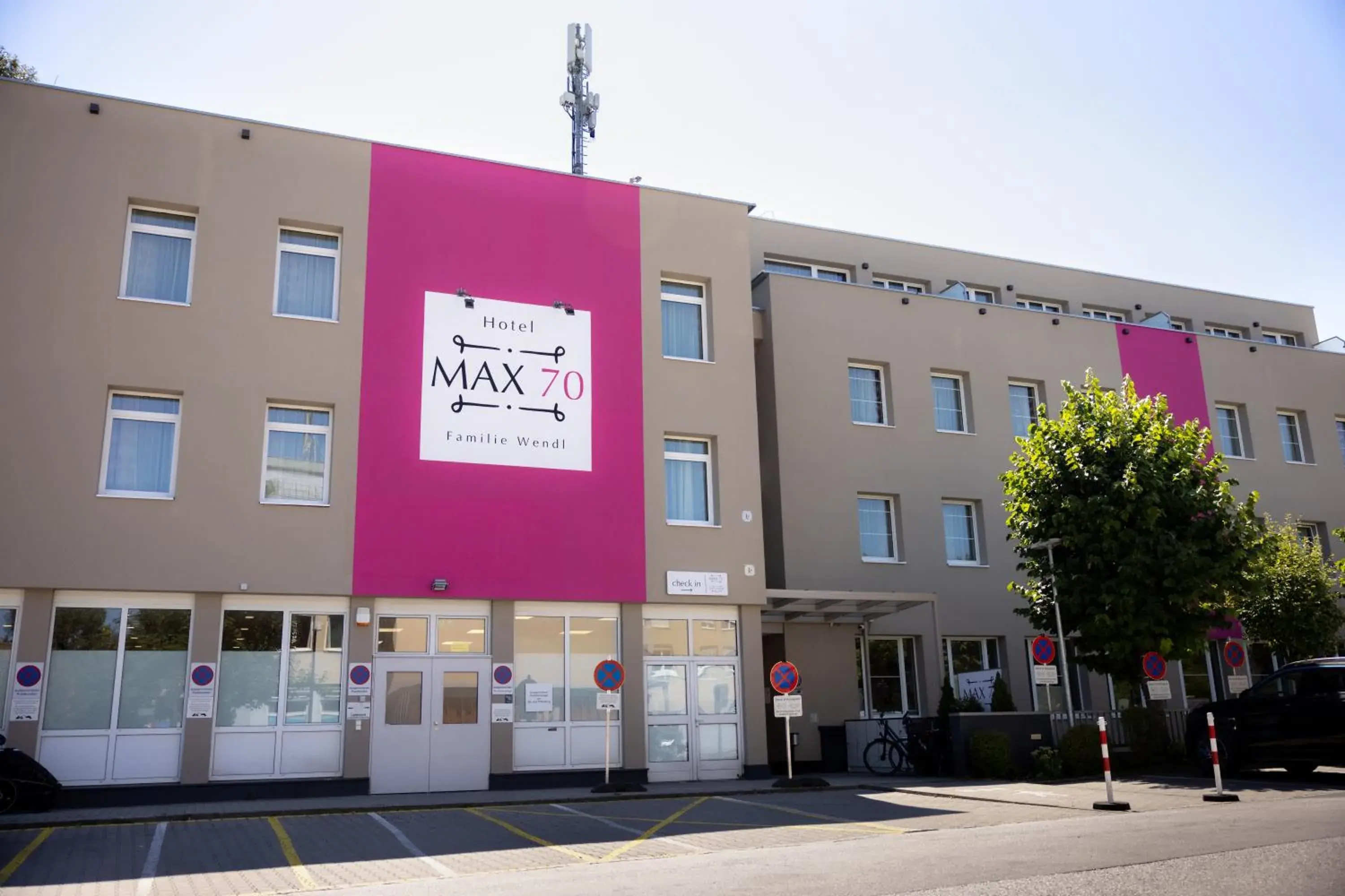 Property building in HOTEL max70 Property building in HOTEL max70