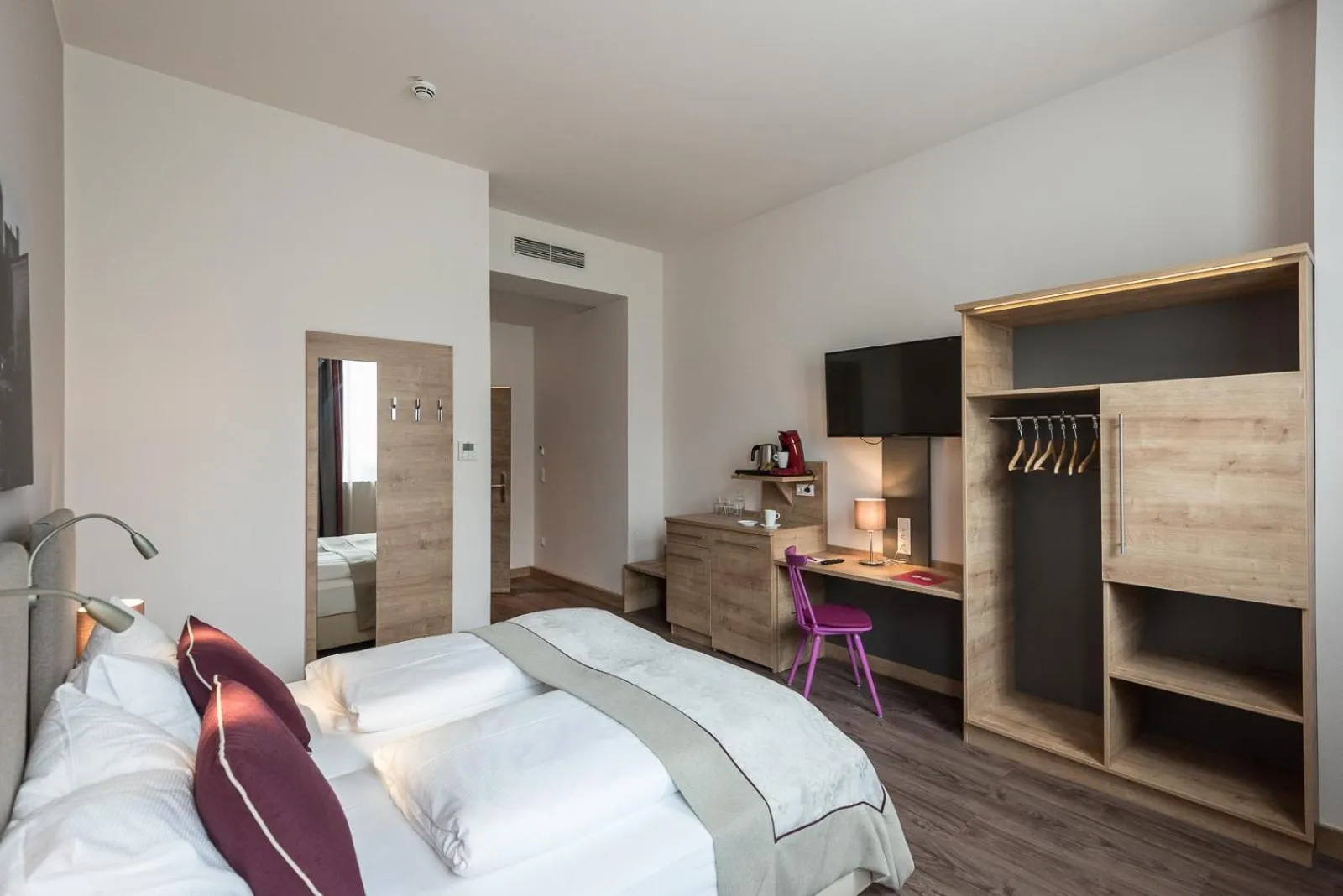 Photo of the whole room, Bed in HOTEL max70