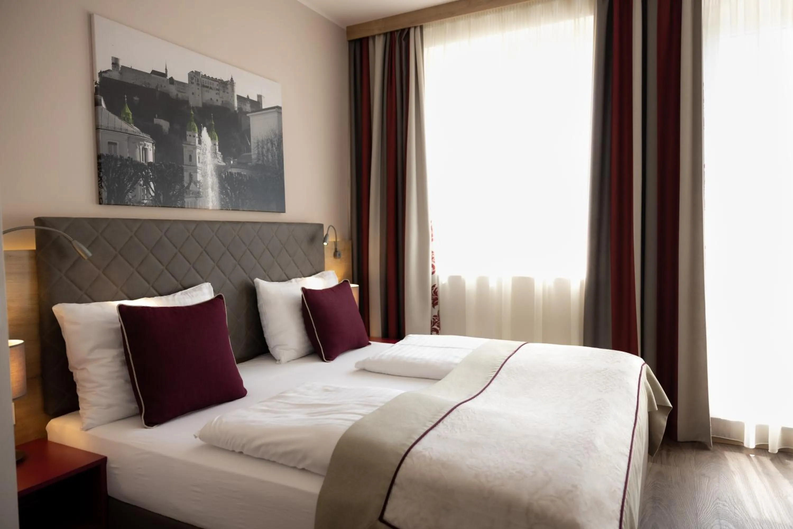 Photo of the whole room, Bed in HOTEL max70