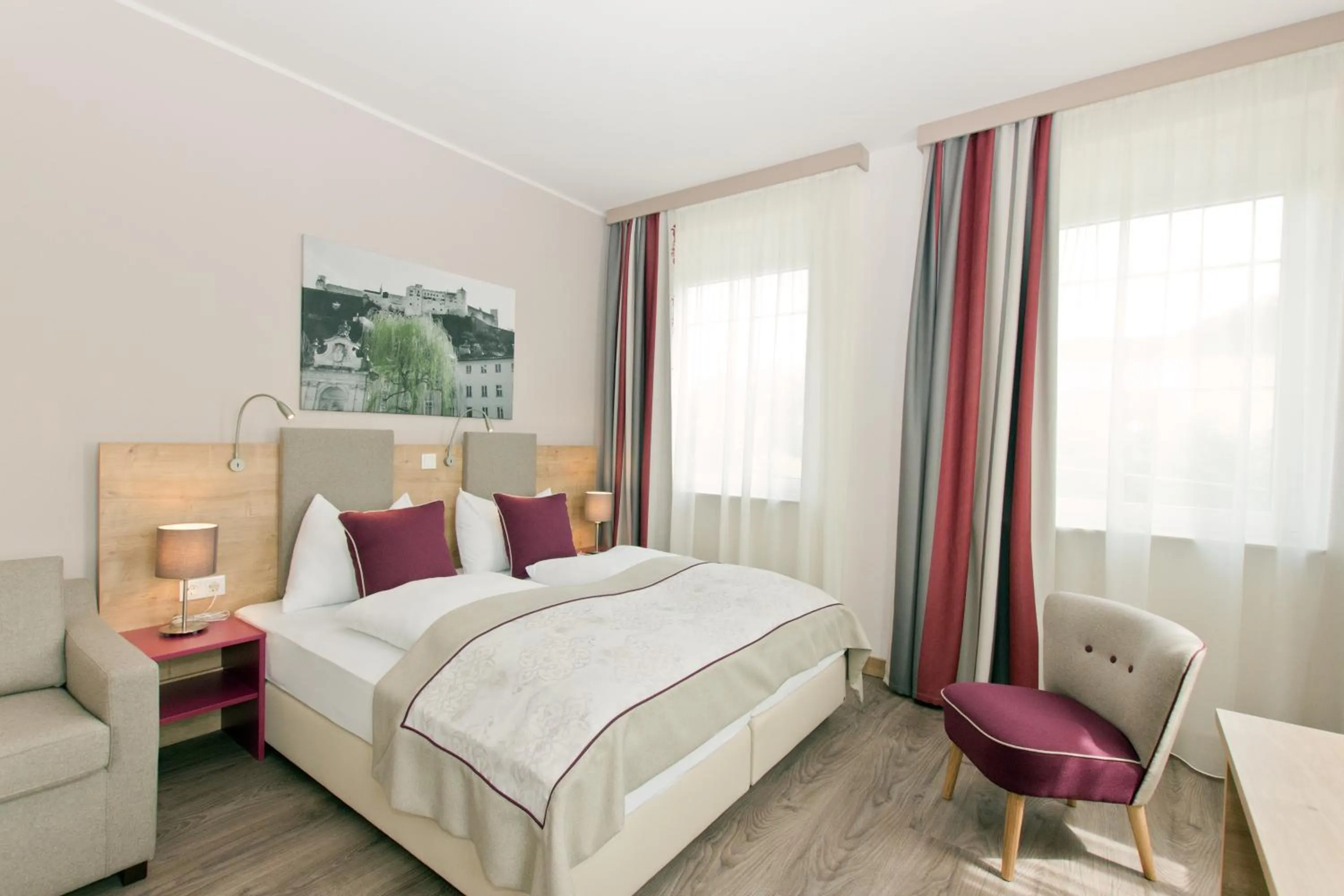 Photo of the whole room, Bed in HOTEL max70