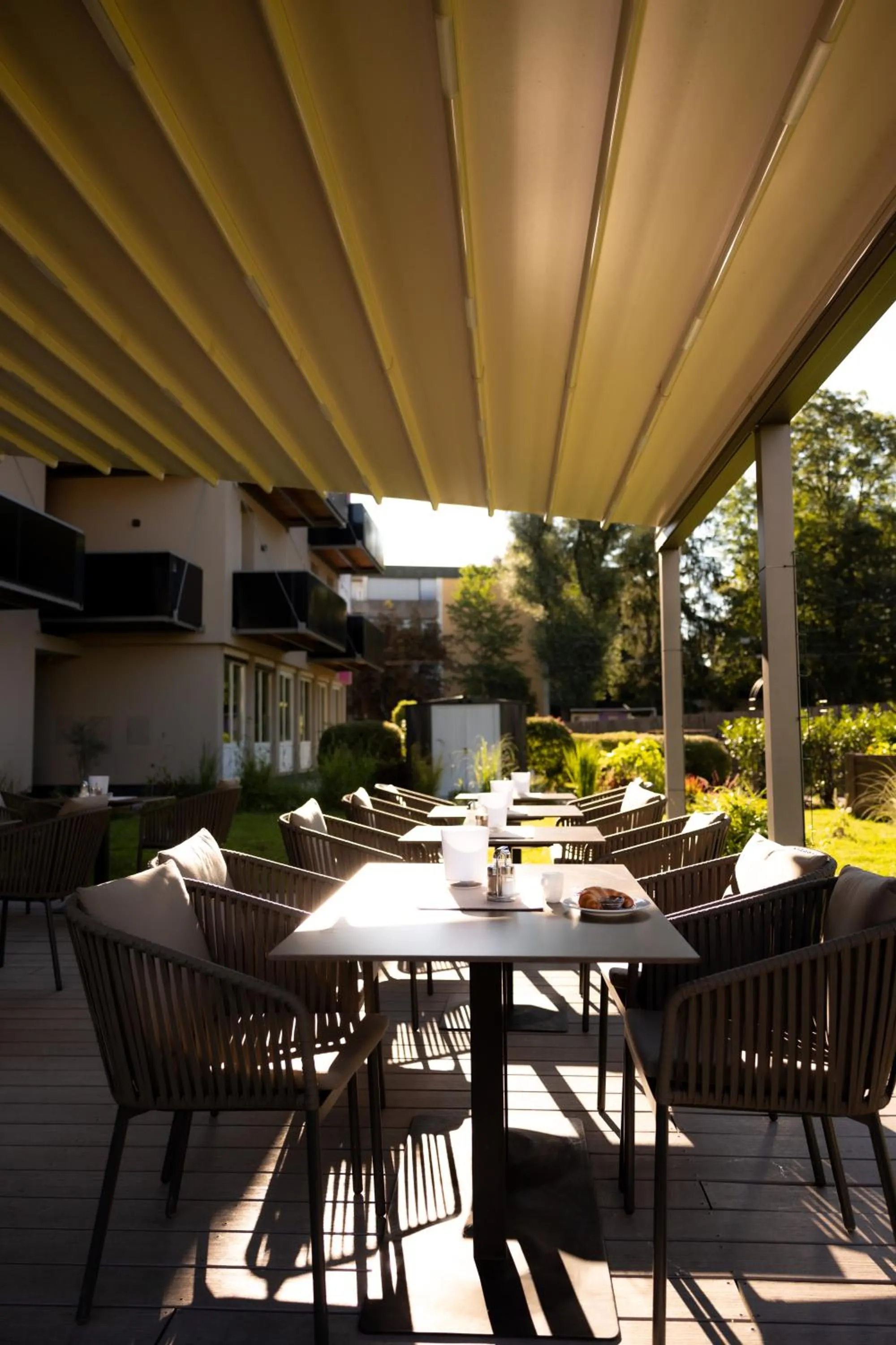 Restaurant/places to eat in HOTEL max70