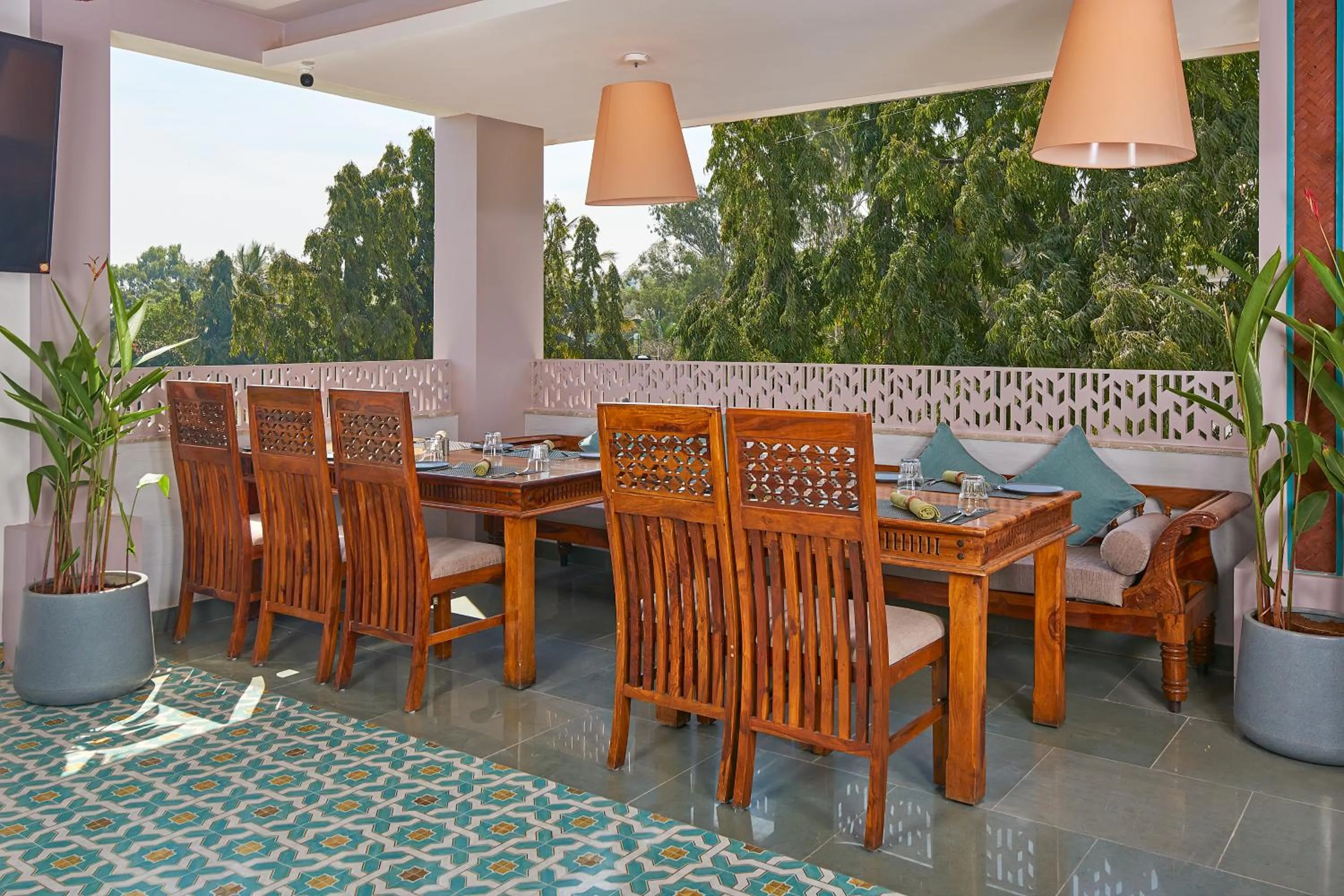 Restaurant/places to eat in Southern Star,Bangalore