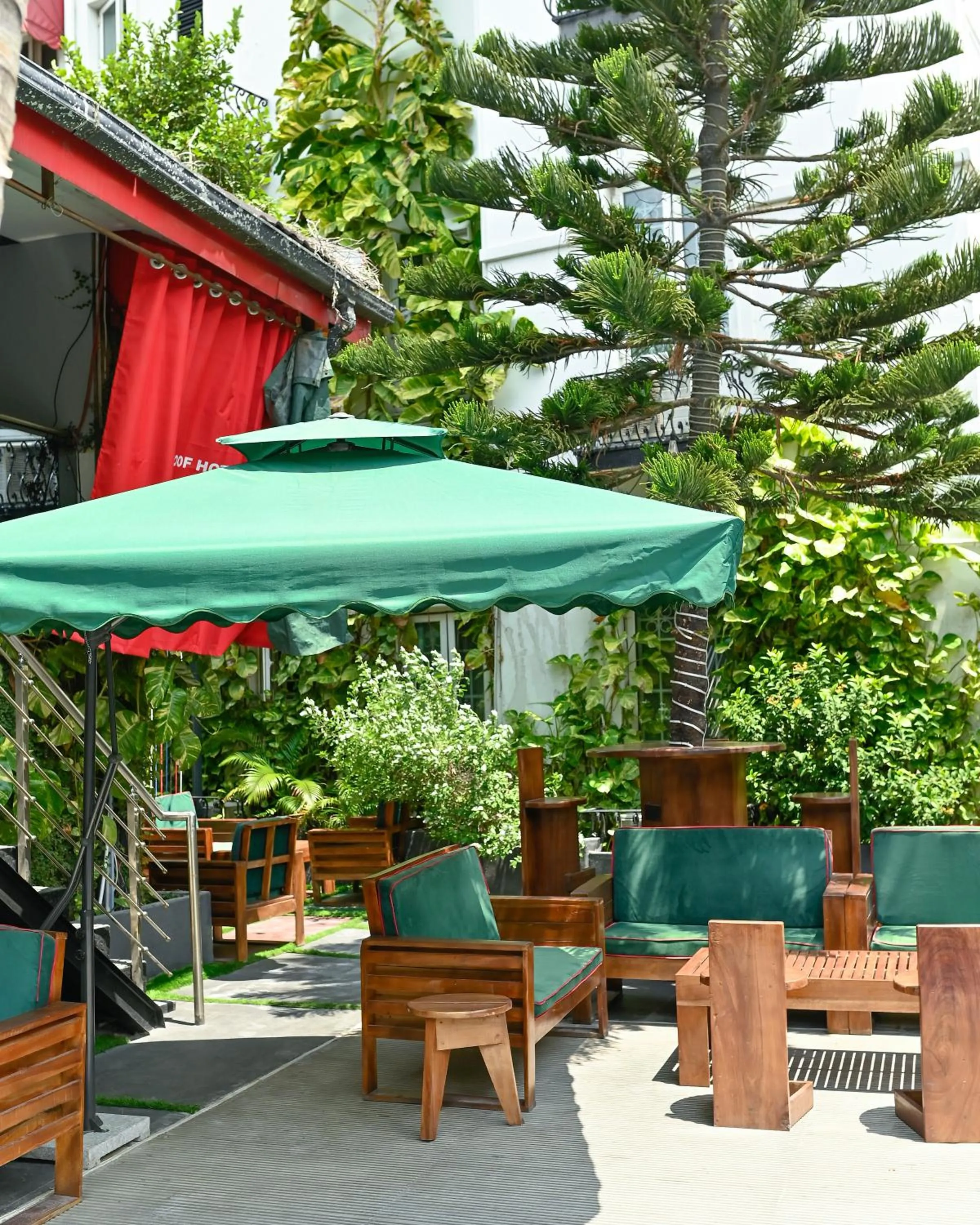 Restaurant/places to eat in Proof Hotel Lekki