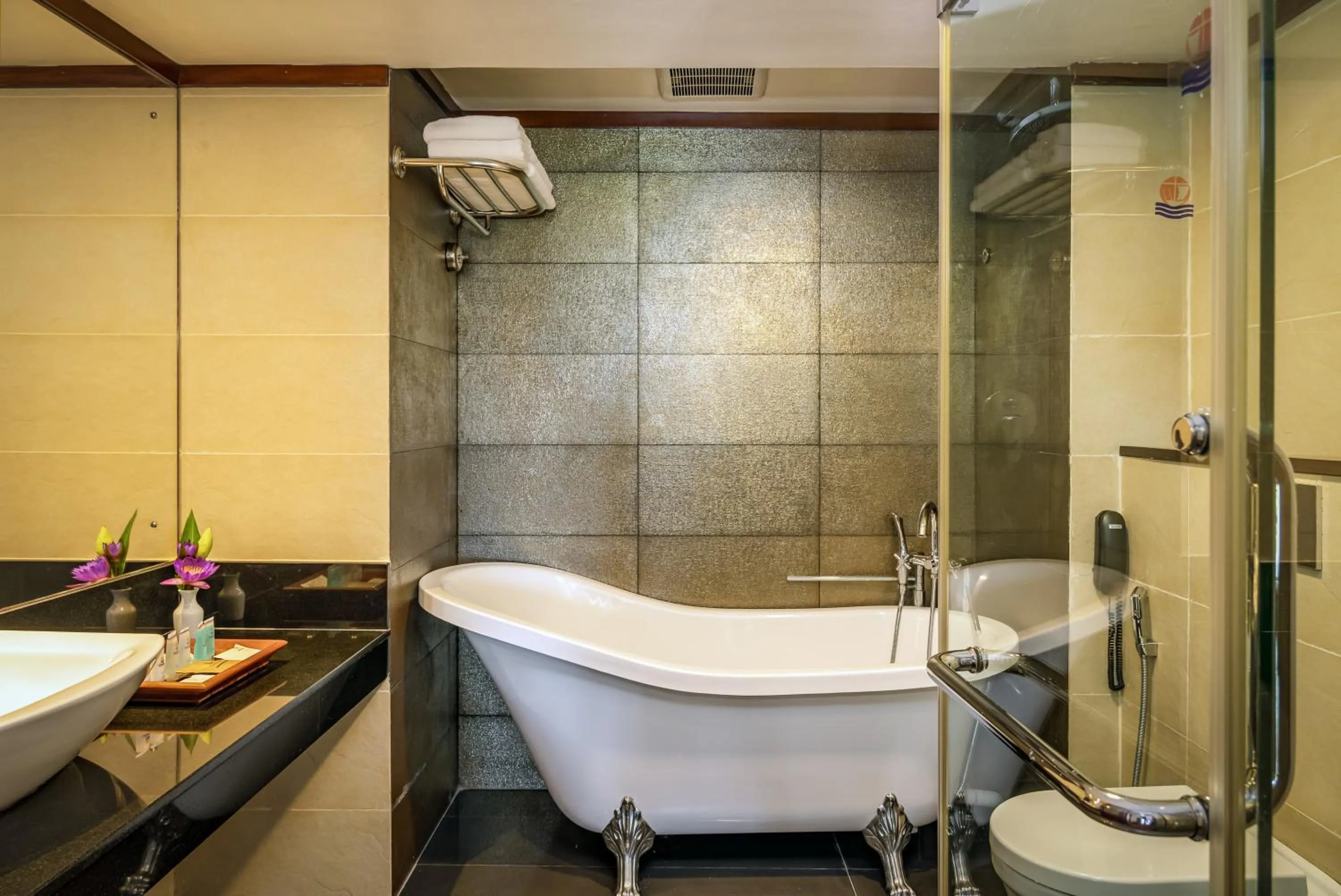 Shower in Tangerine Beach Hotel