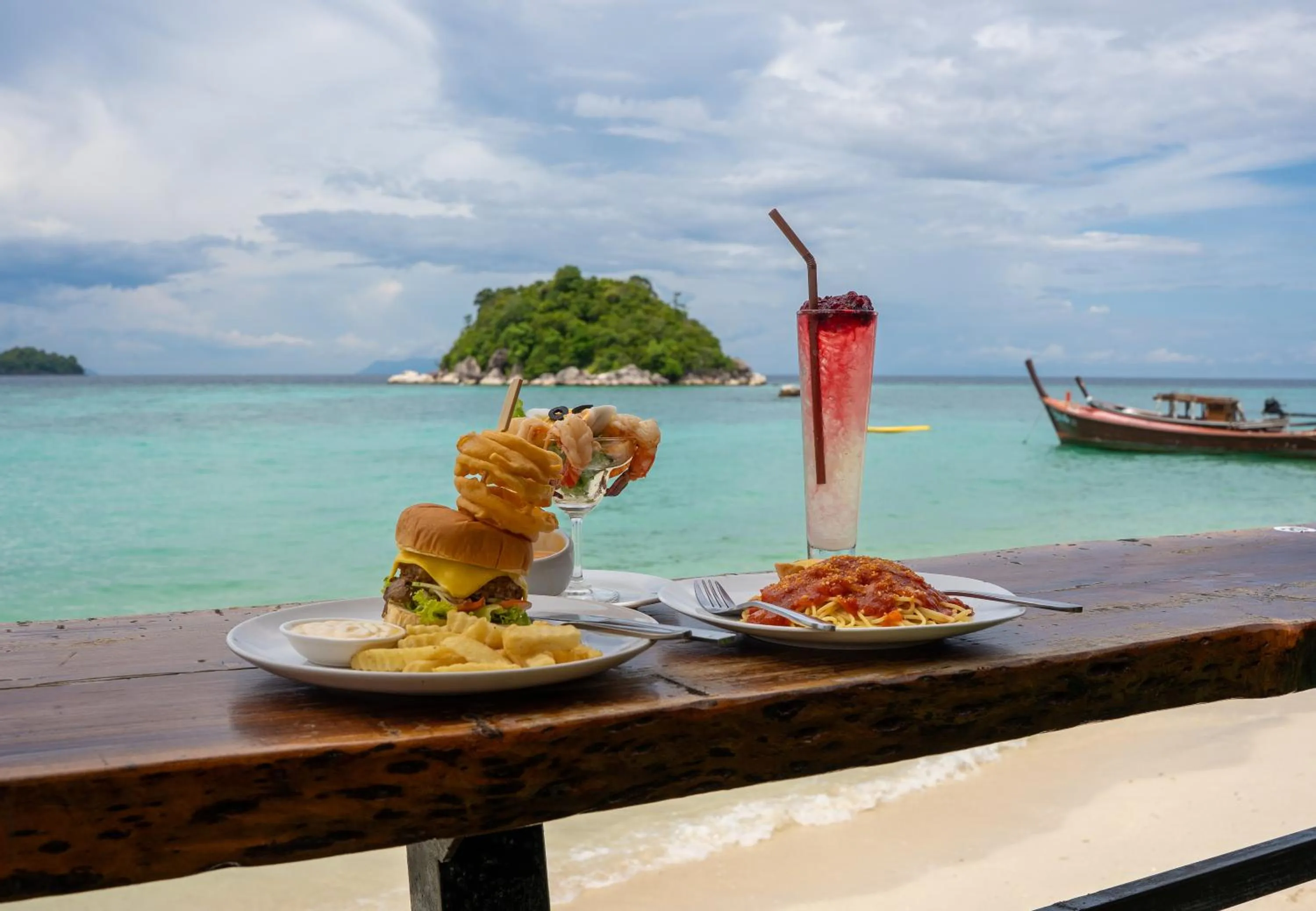 Food and drinks in Anda Lipe Resort