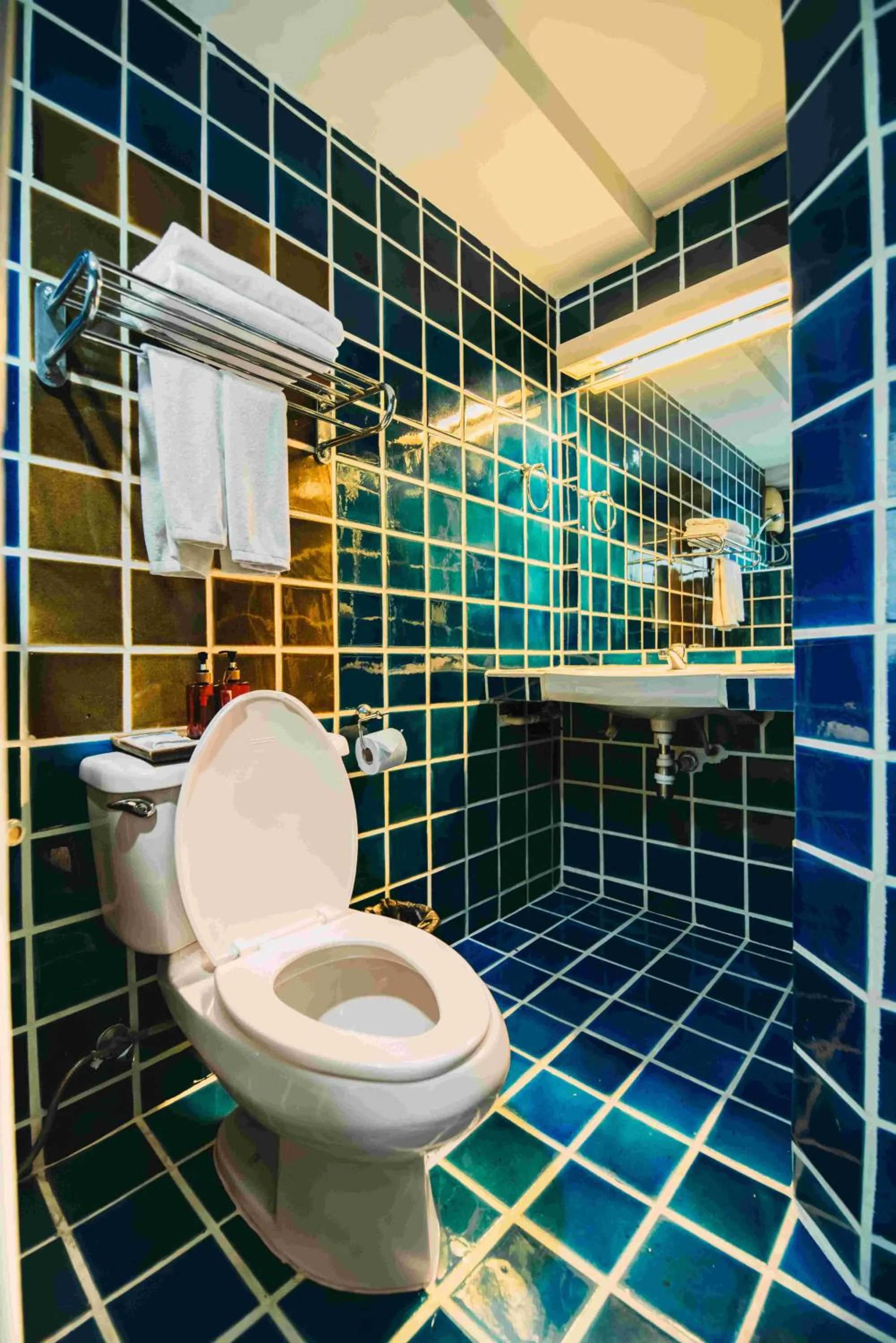 Toilet in Villa Cha-Cha Banglumphu