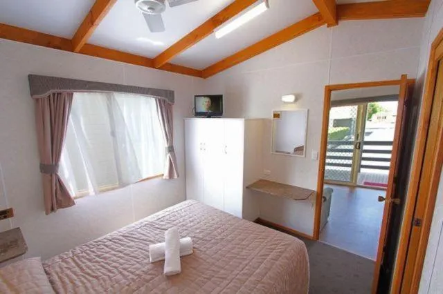 Bedroom, Bed in Apollo Bay Holiday Park