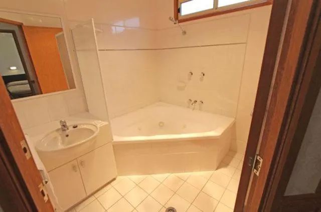 Bathroom in Apollo Bay Holiday Park