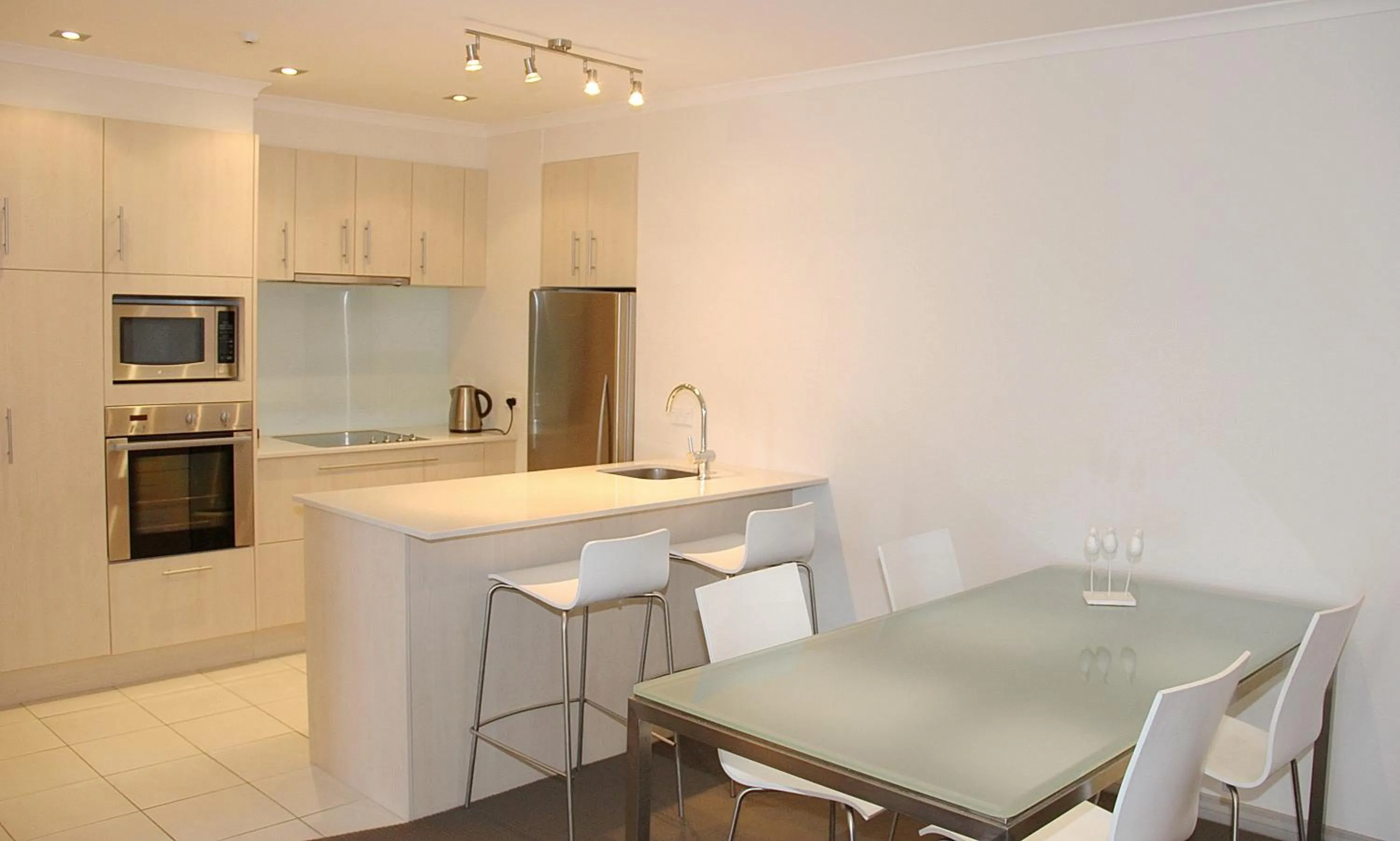 Coffee/tea facilities in Crow's Nest Apartments