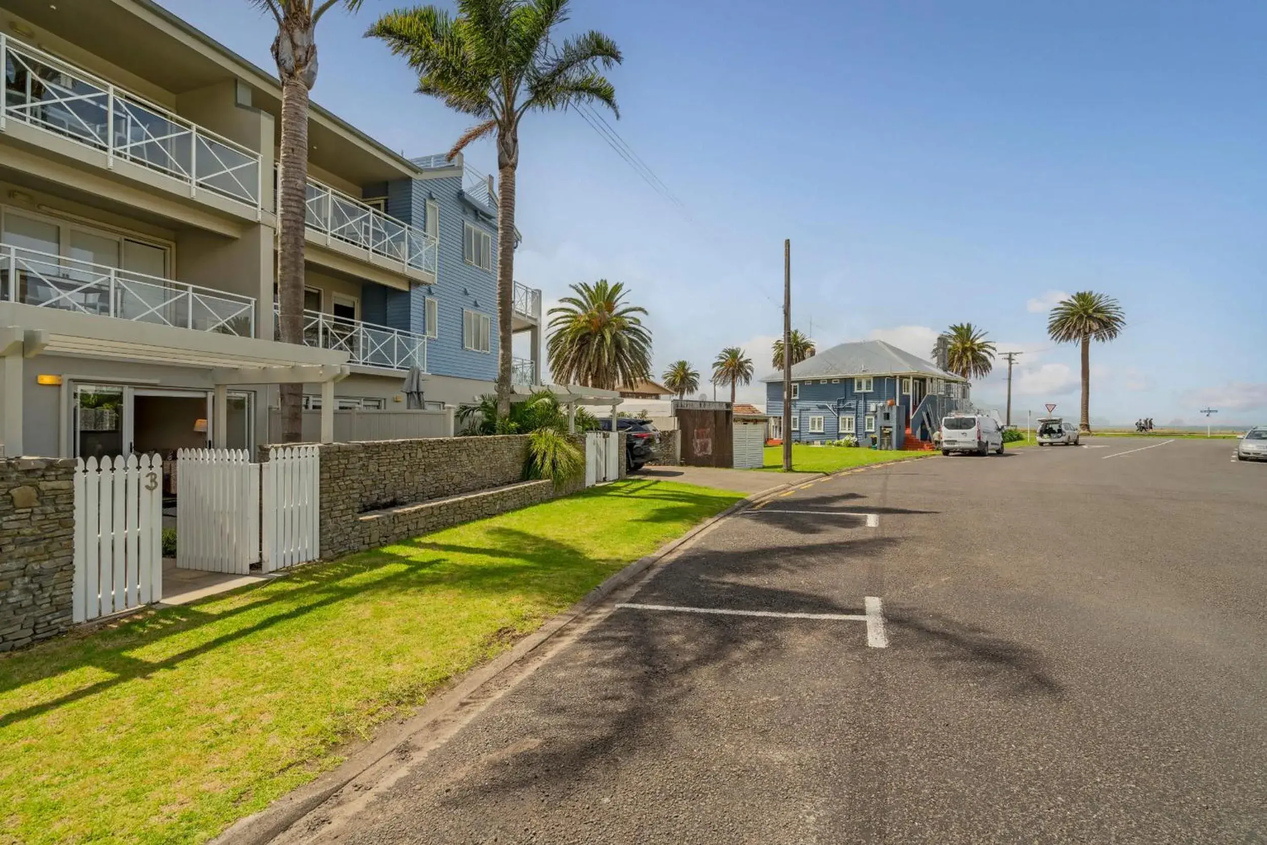 Facade/entrance in Crow's Nest Apartments Facade/entrance in Crow's Nest Apartments