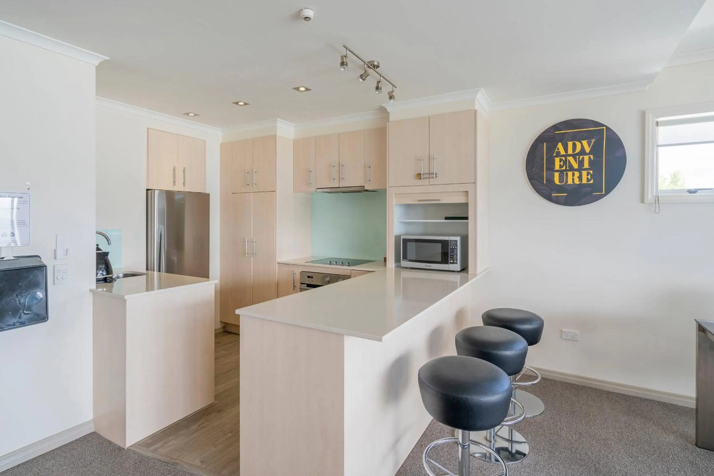 Kitchen or kitchenette in Crow's Nest Apartments