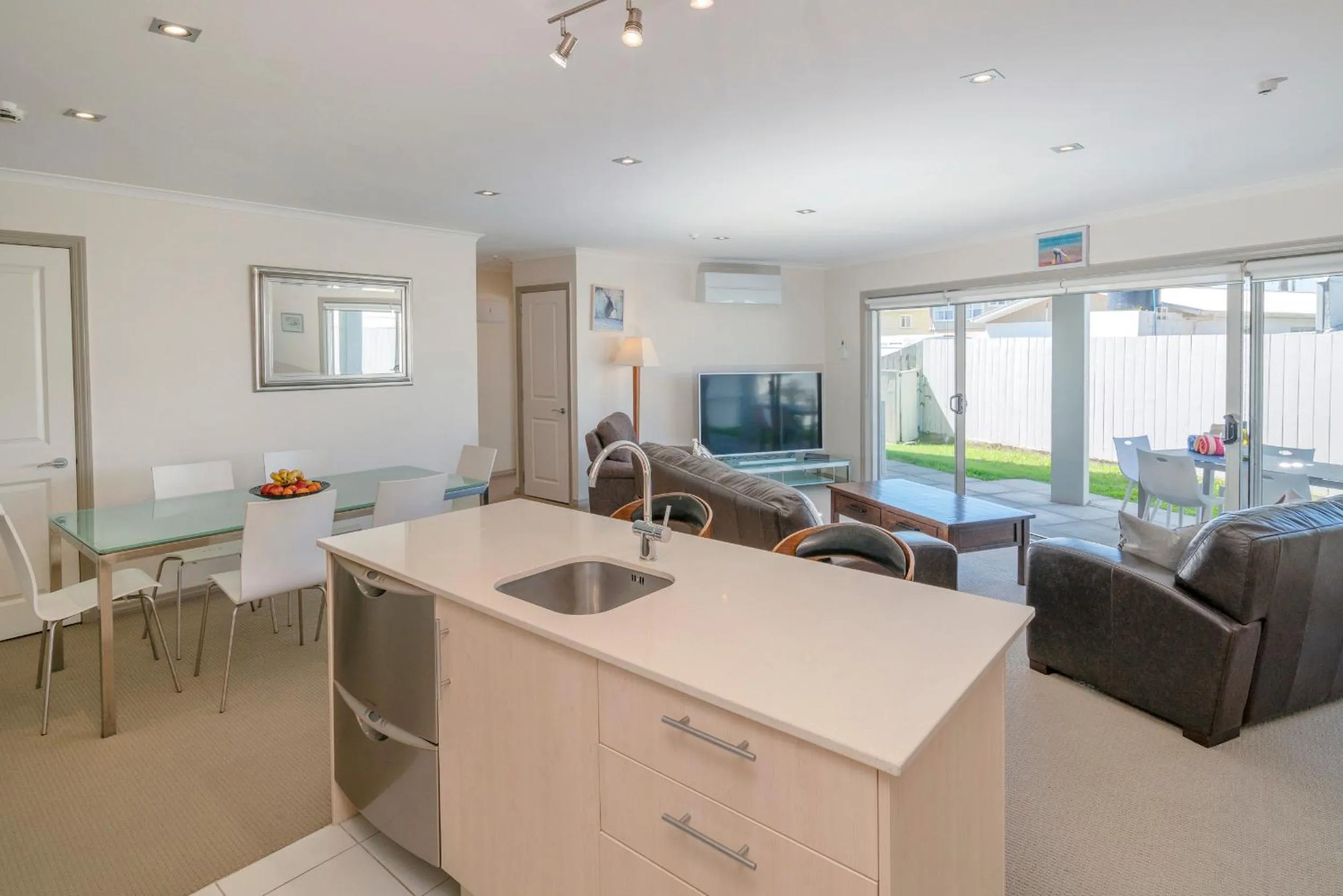 TV and multimedia in Crow's Nest Apartments