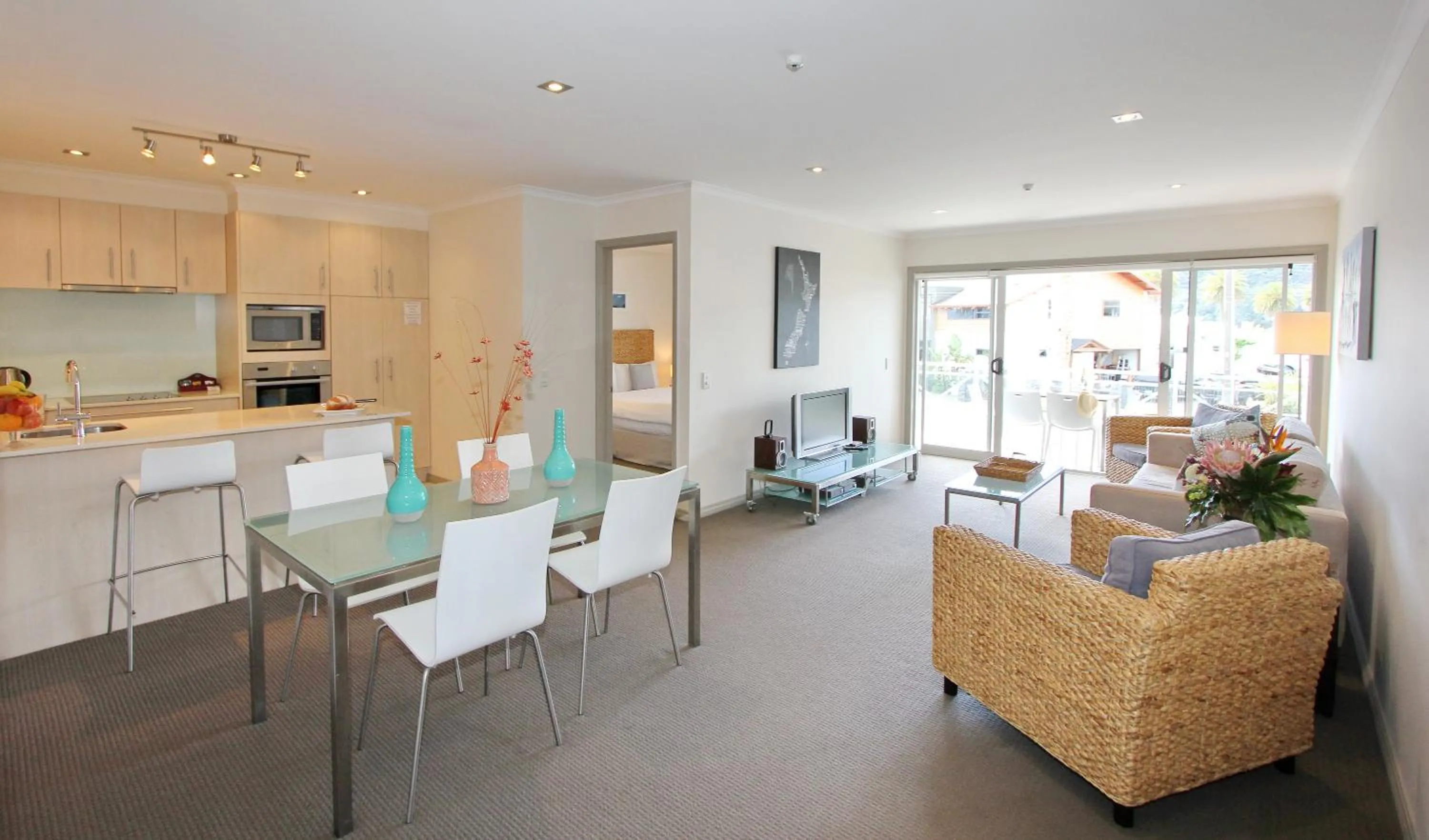 TV and multimedia in Crow's Nest Apartments