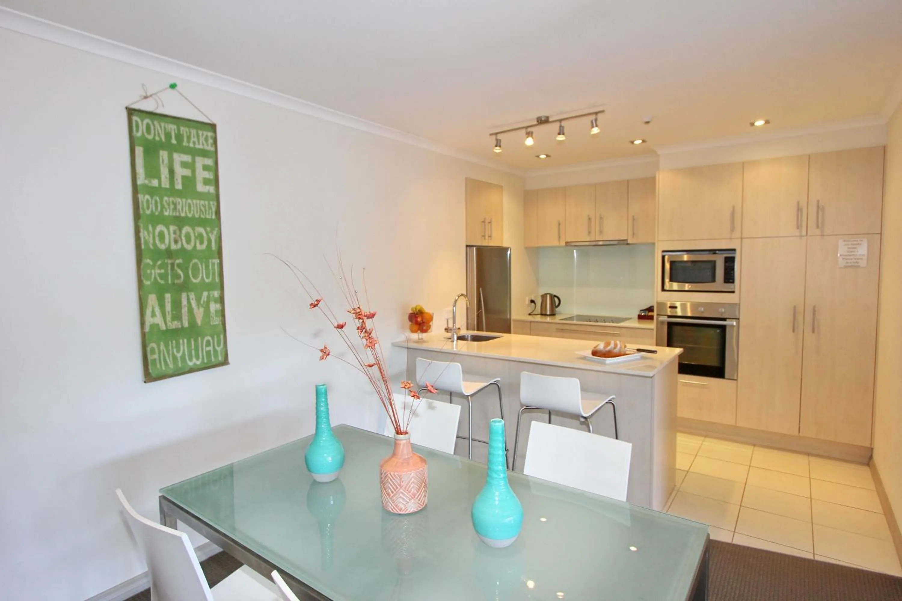 Coffee/tea facilities in Crow's Nest Apartments