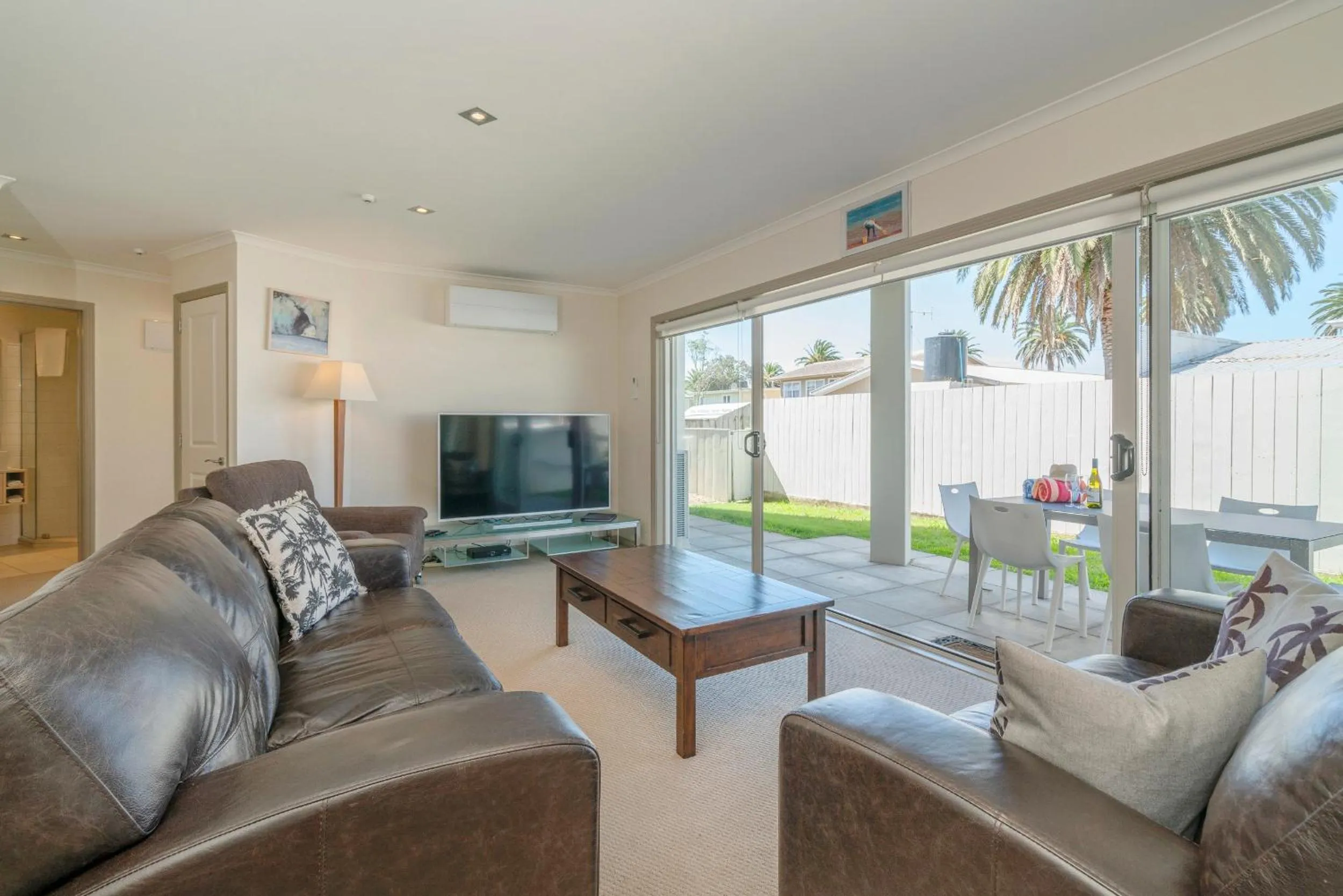 TV and multimedia in Crow's Nest Apartments