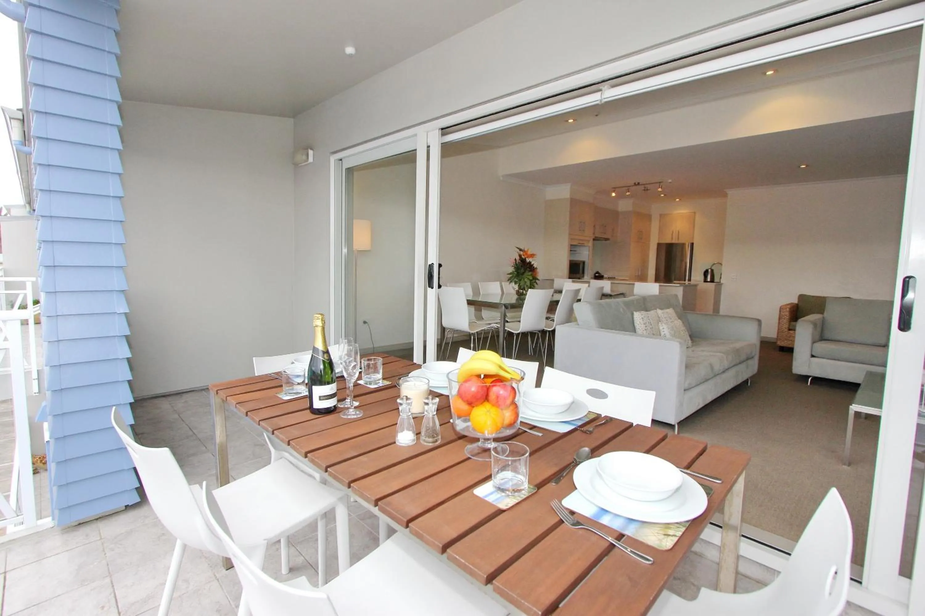 TV and multimedia in Crow's Nest Apartments