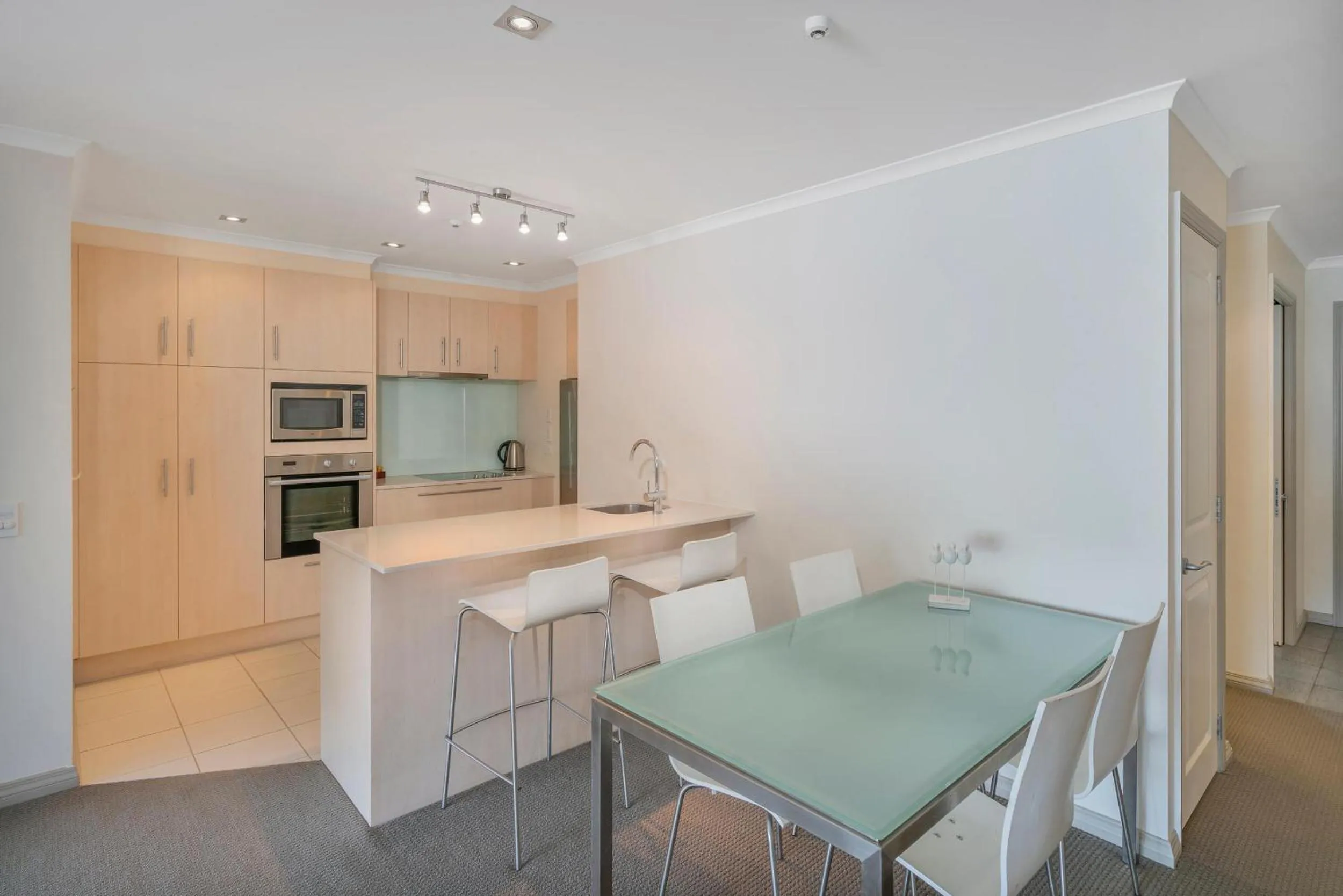 Coffee/tea facilities in Crow's Nest Apartments