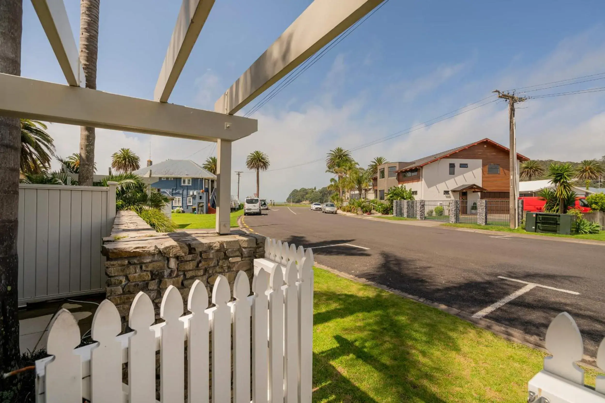 Facade/entrance in Crow's Nest Apartments Facade/entrance in Crow's Nest Apartments