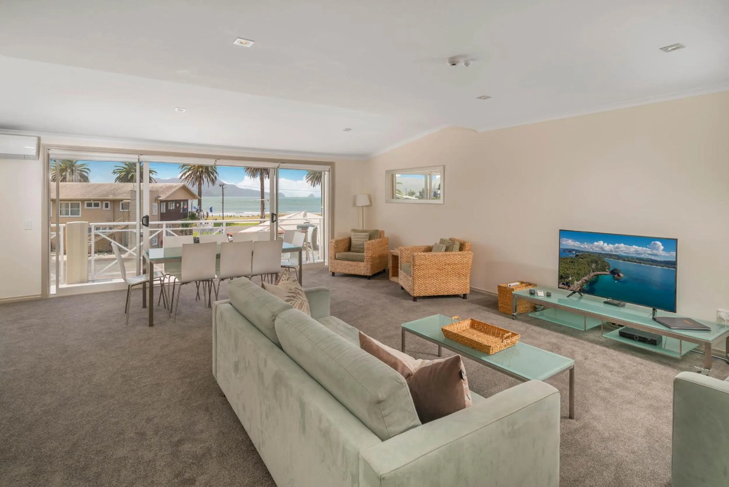 TV and multimedia in Crow's Nest Apartments