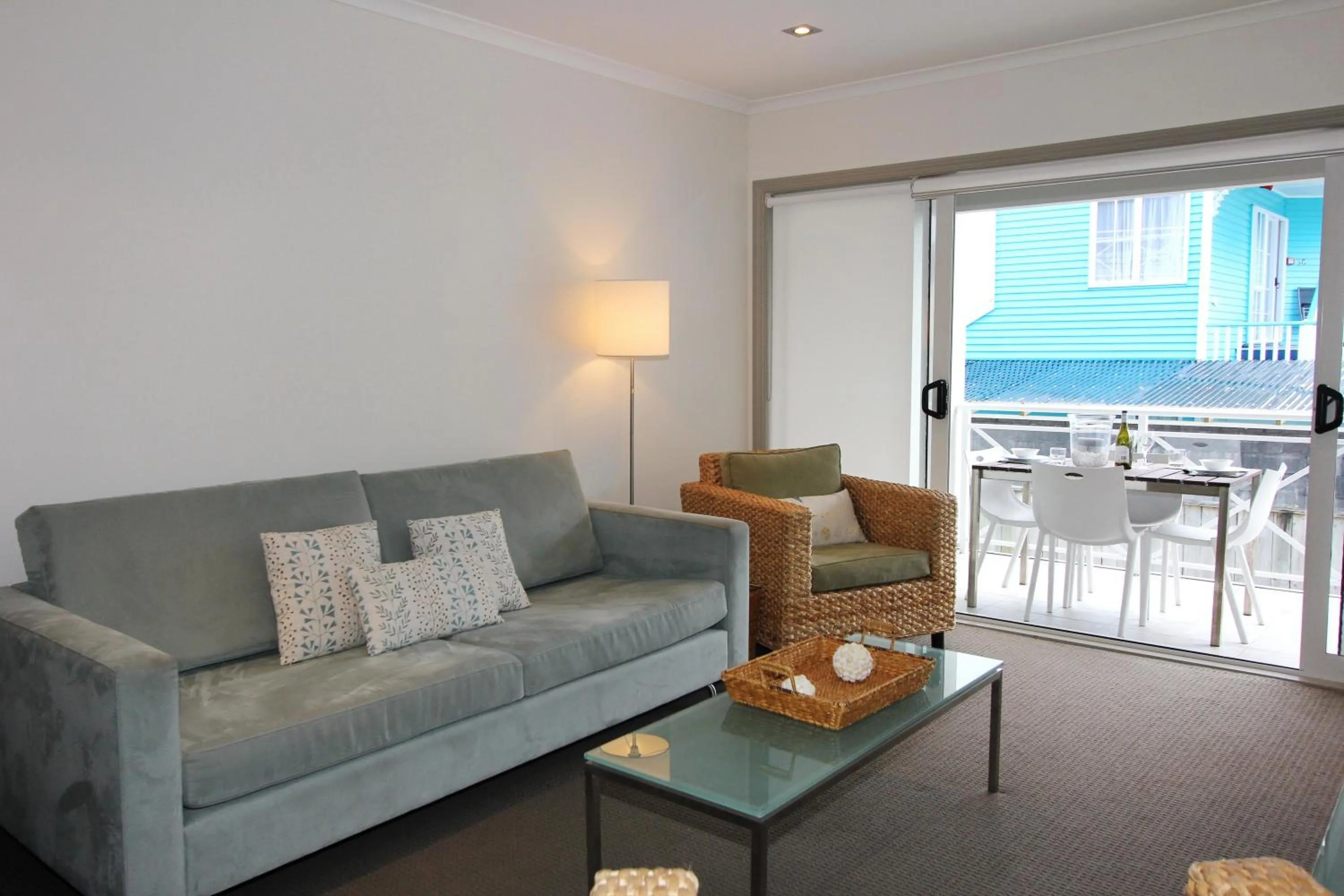 TV and multimedia in Crow's Nest Apartments