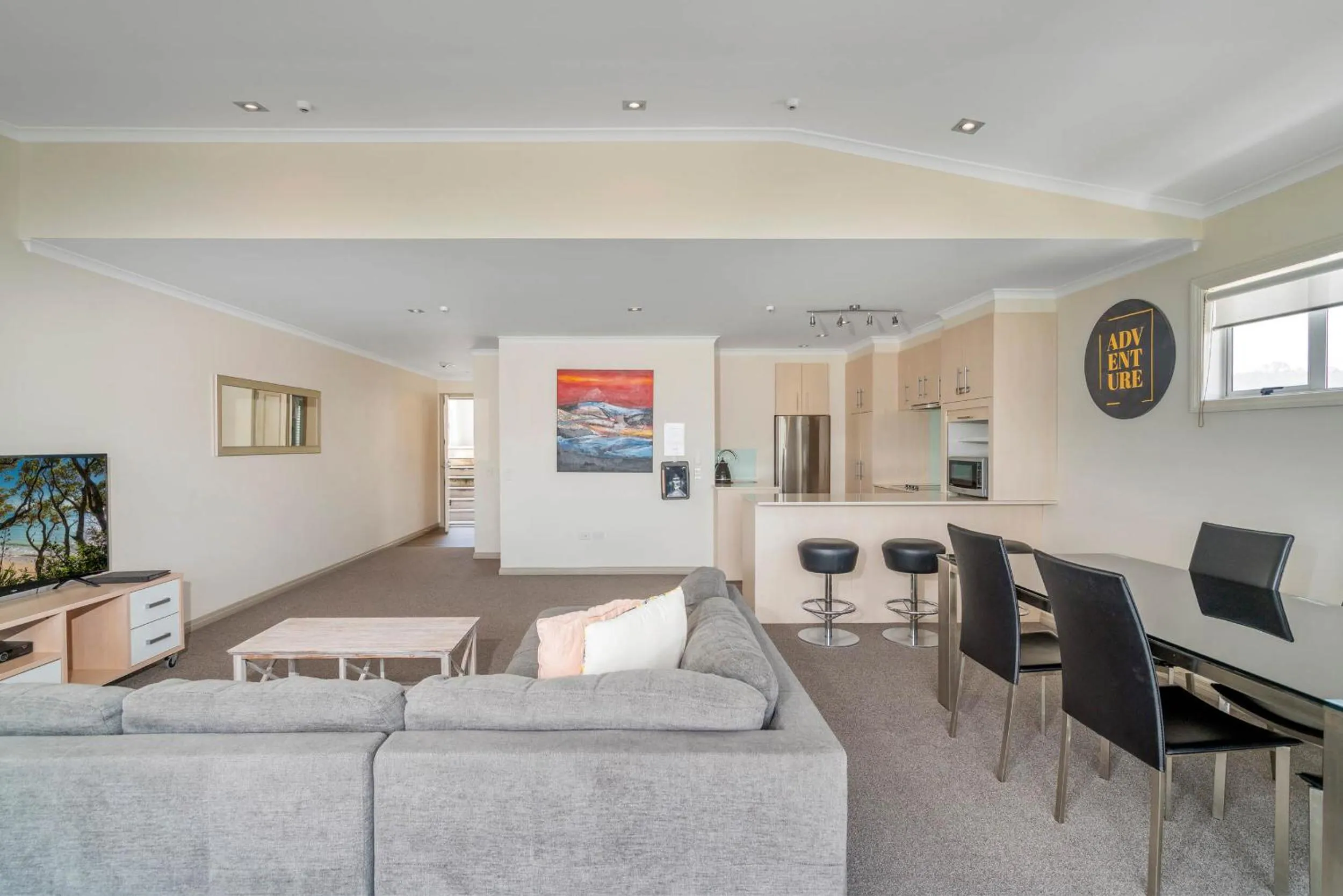 Coffee/tea facilities, Bed in Crow's Nest Apartments