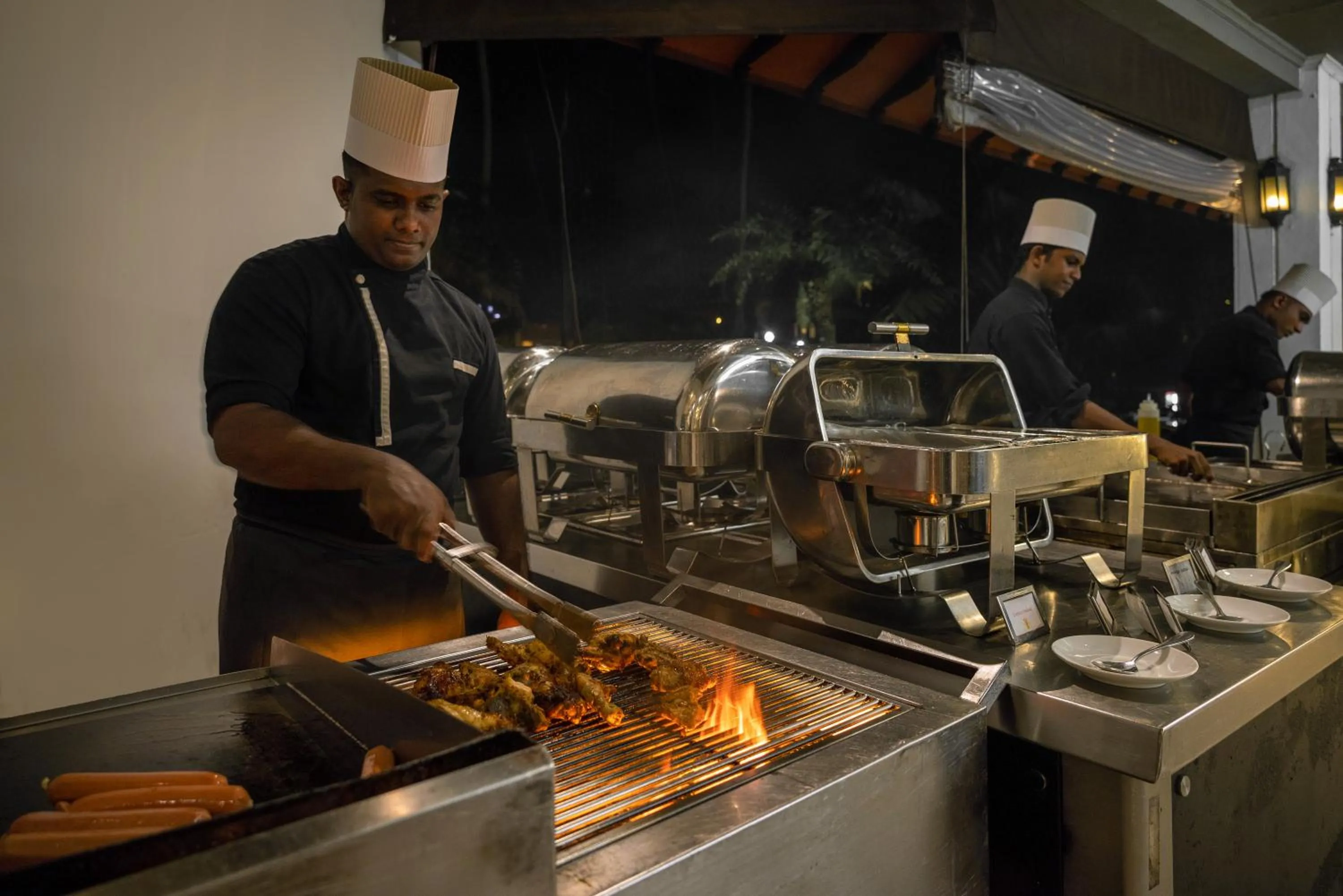 Restaurant/places to eat in Royal Palms Beach Hotel