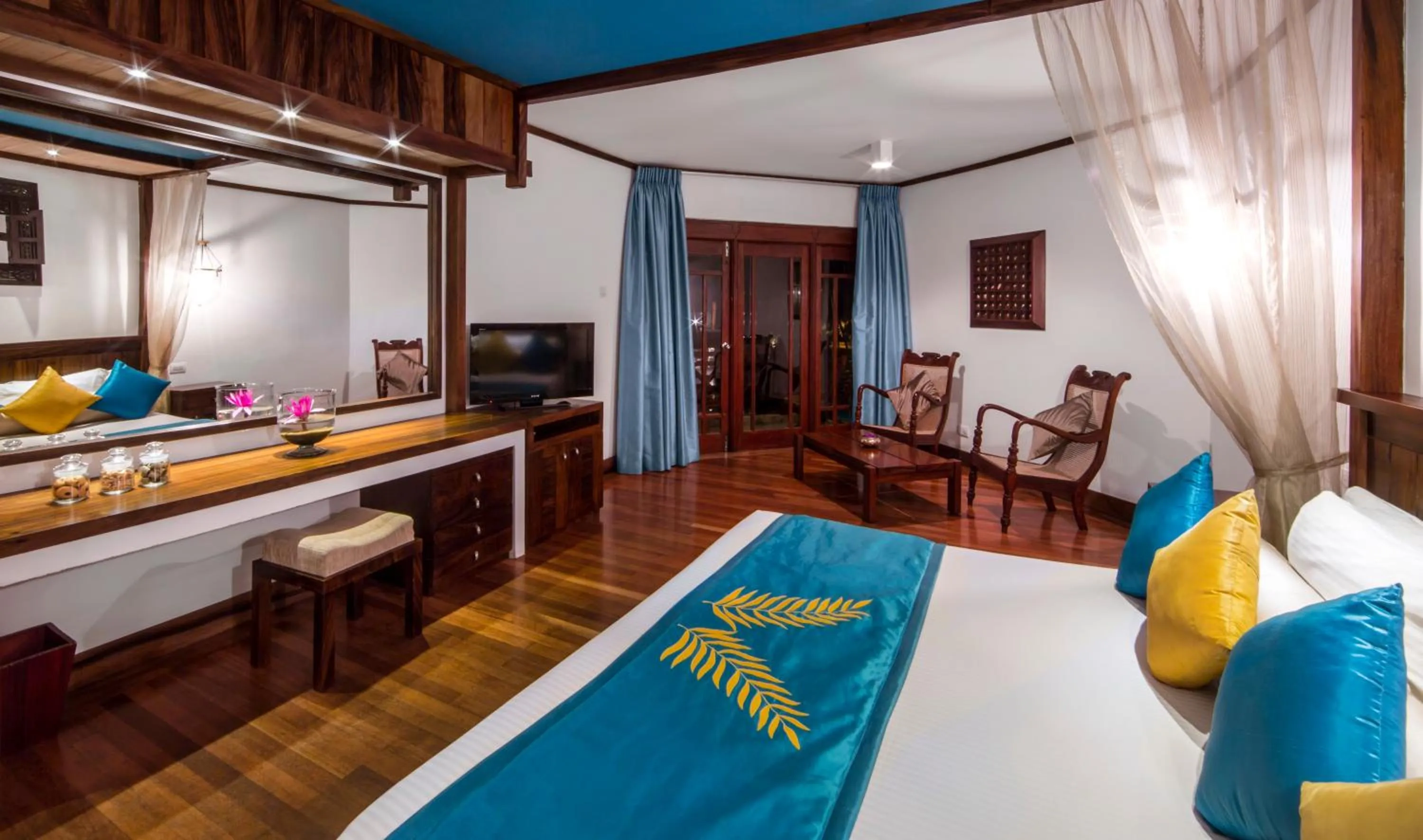 Photo of the whole room, Bed in Royal Palms Beach Hotel