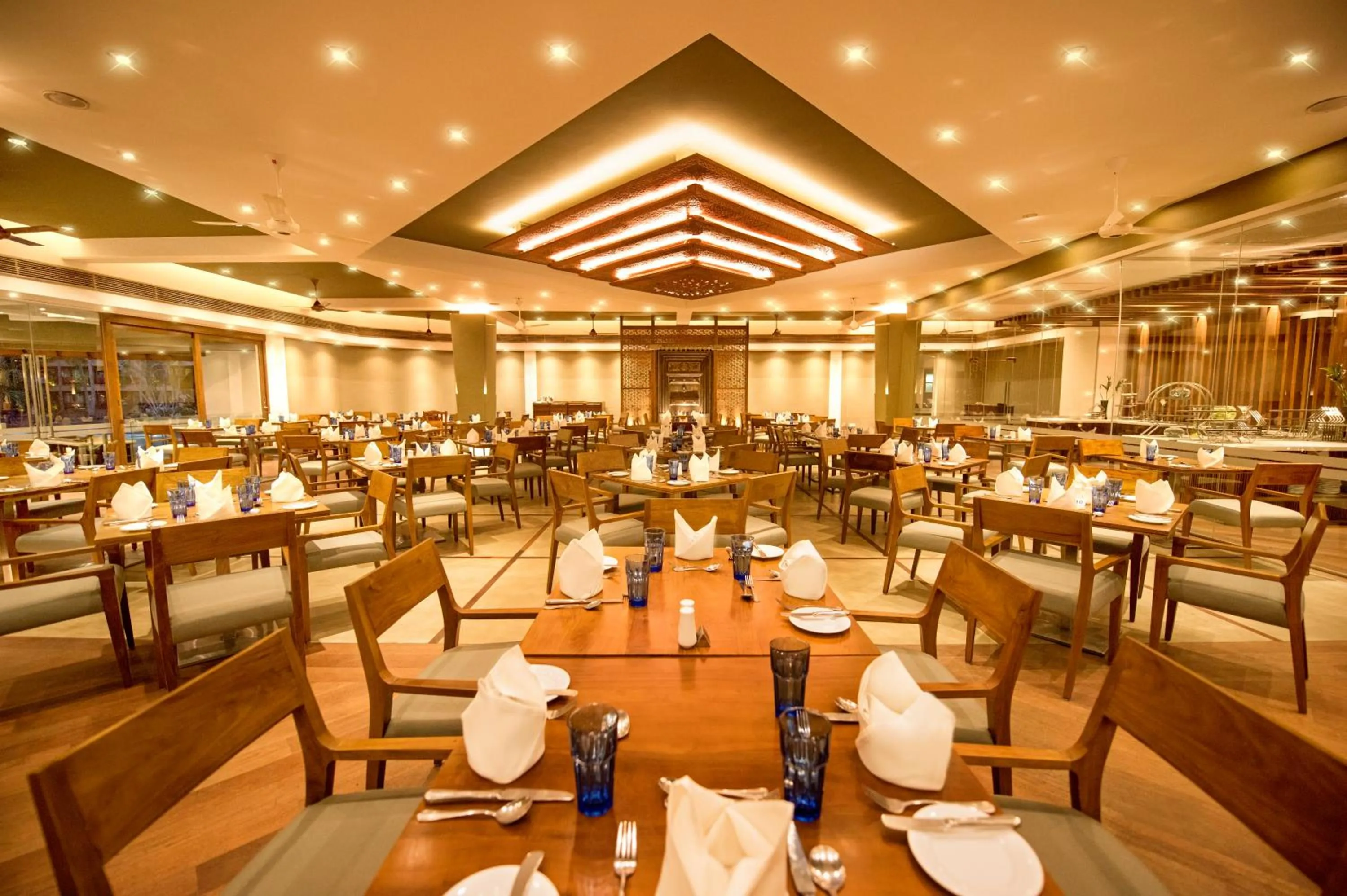 Restaurant/places to eat in Royal Palms Beach Hotel