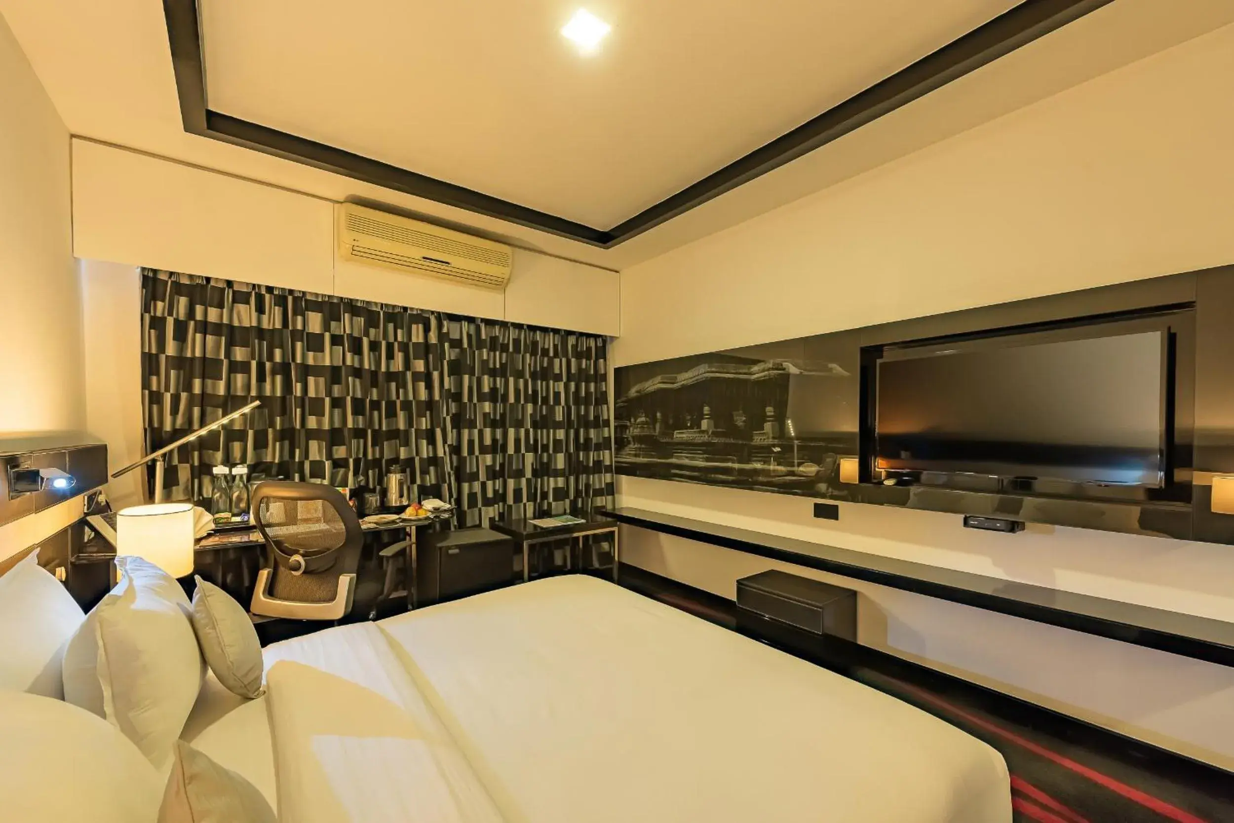 Deluxe Double or Twin Room - single occupancy in The Pearl Deluxe Double or Twin Room - single occupancy in The Pearl