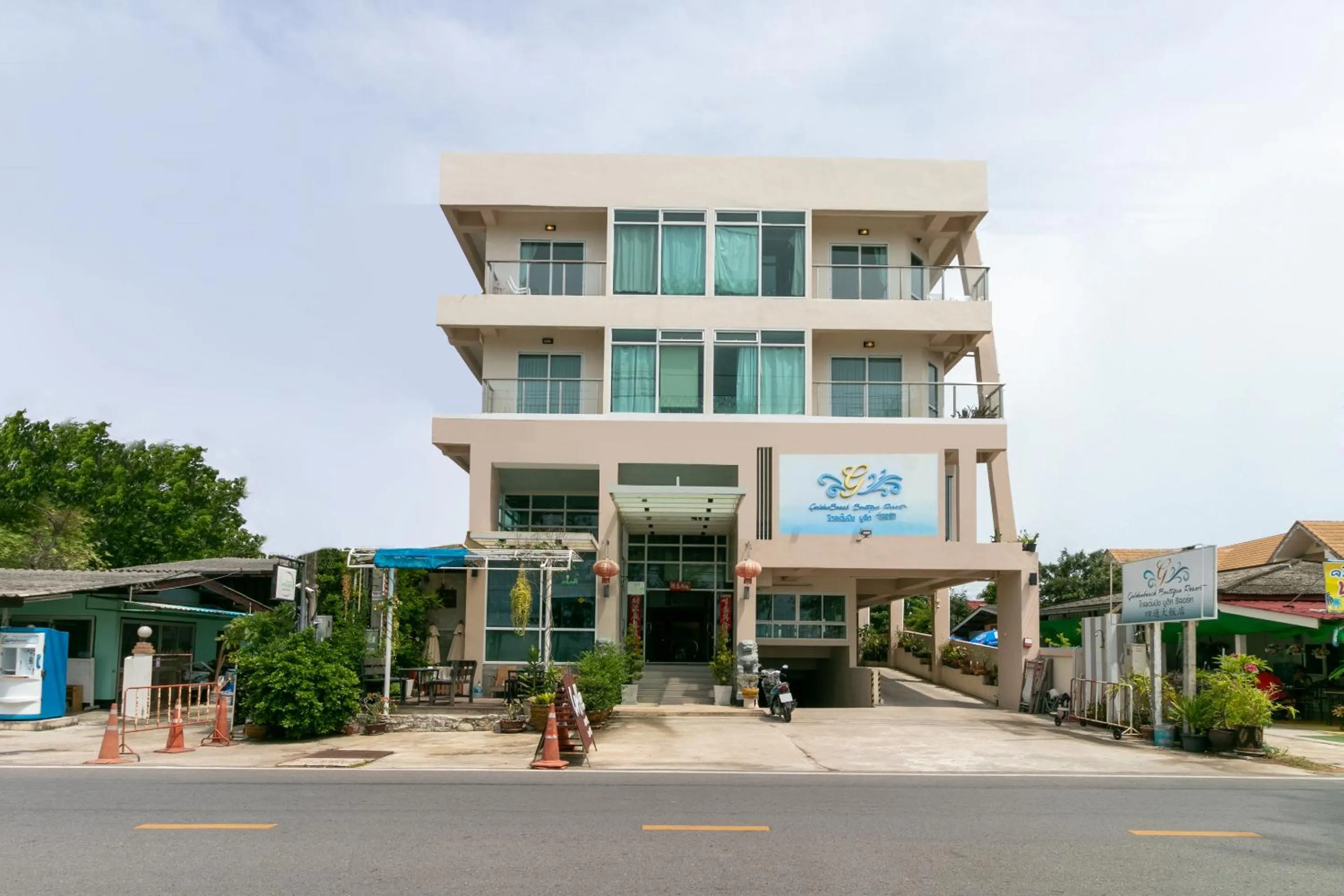 Facade/entrance in Golden Beach Boutique Resort