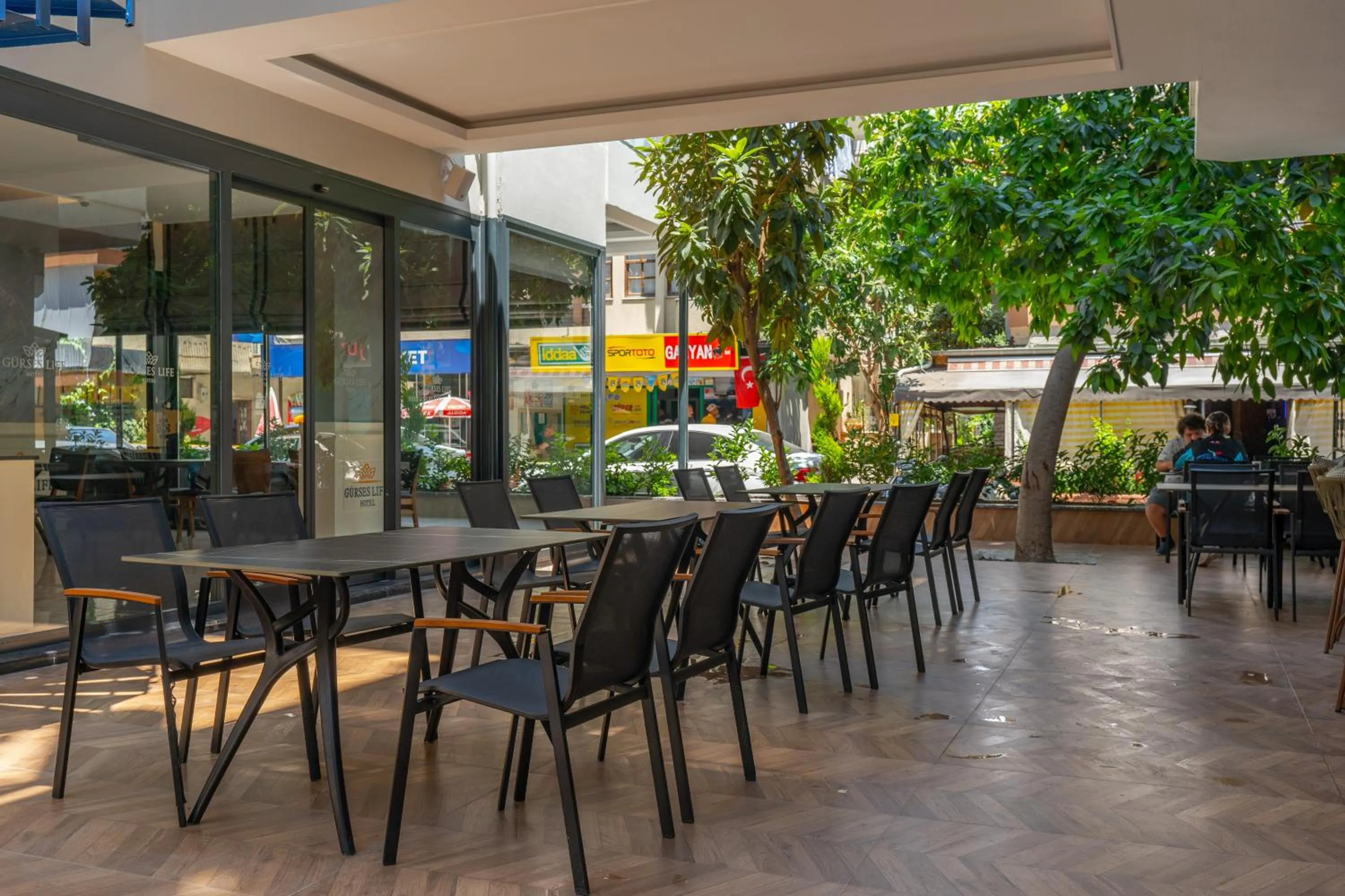 Restaurant/places to eat in Gurses Life Hotel