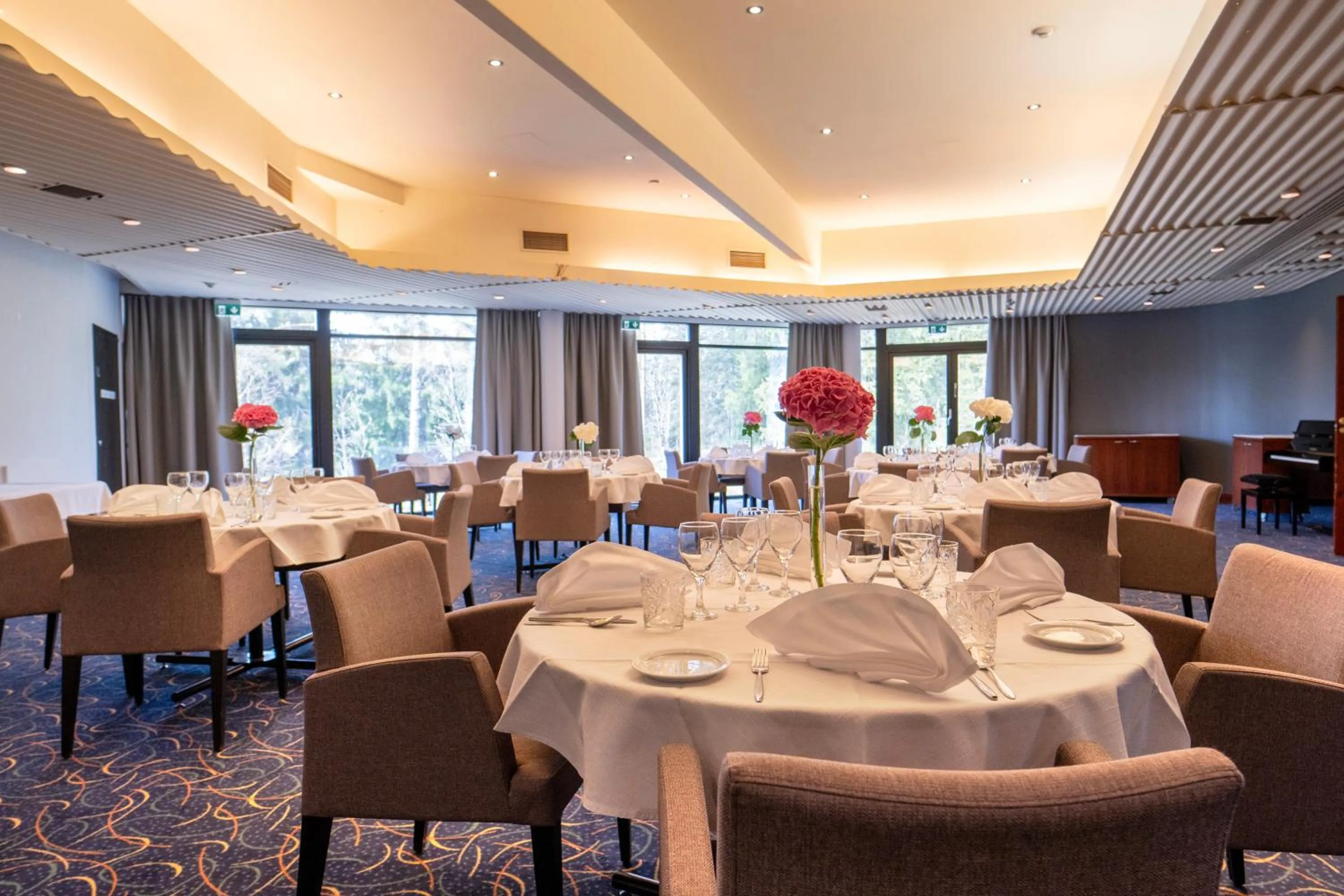 Restaurant/places to eat in Hotel Korpilampi