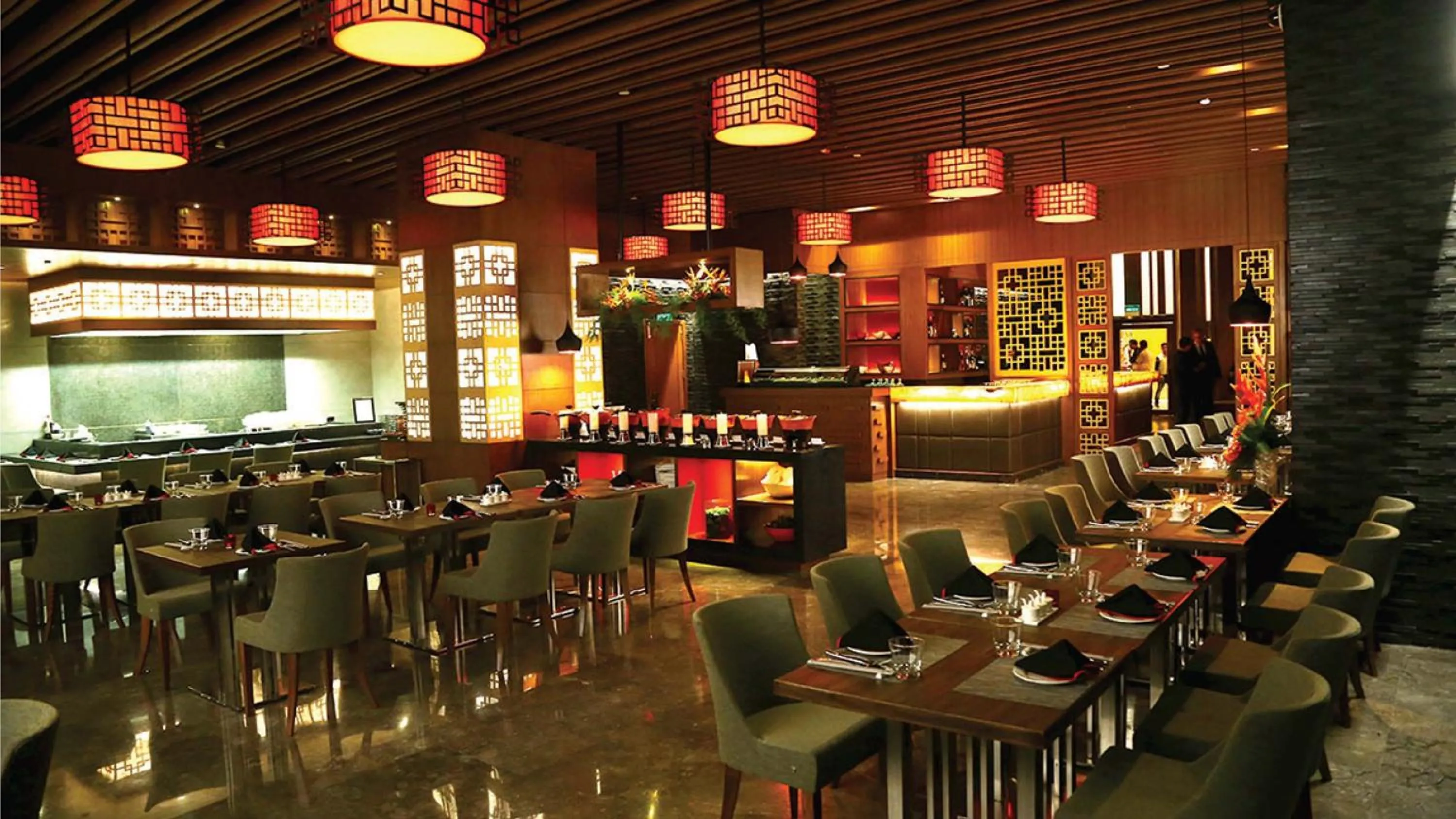 Restaurant/places to eat in Holiday Inn New Delhi Mayur Vihar Noida by IHG