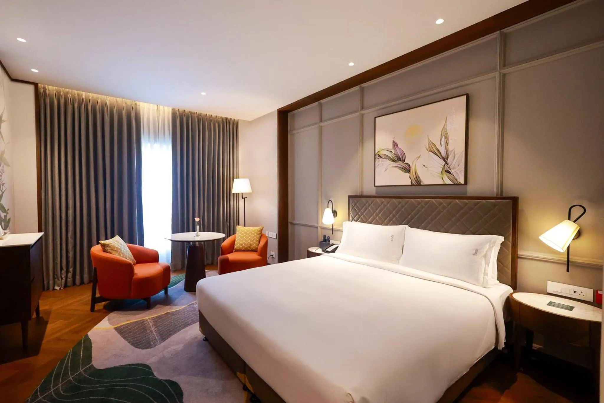 Photo of the whole room, Bed in Holiday Inn New Delhi Mayur Vihar Noida by IHG