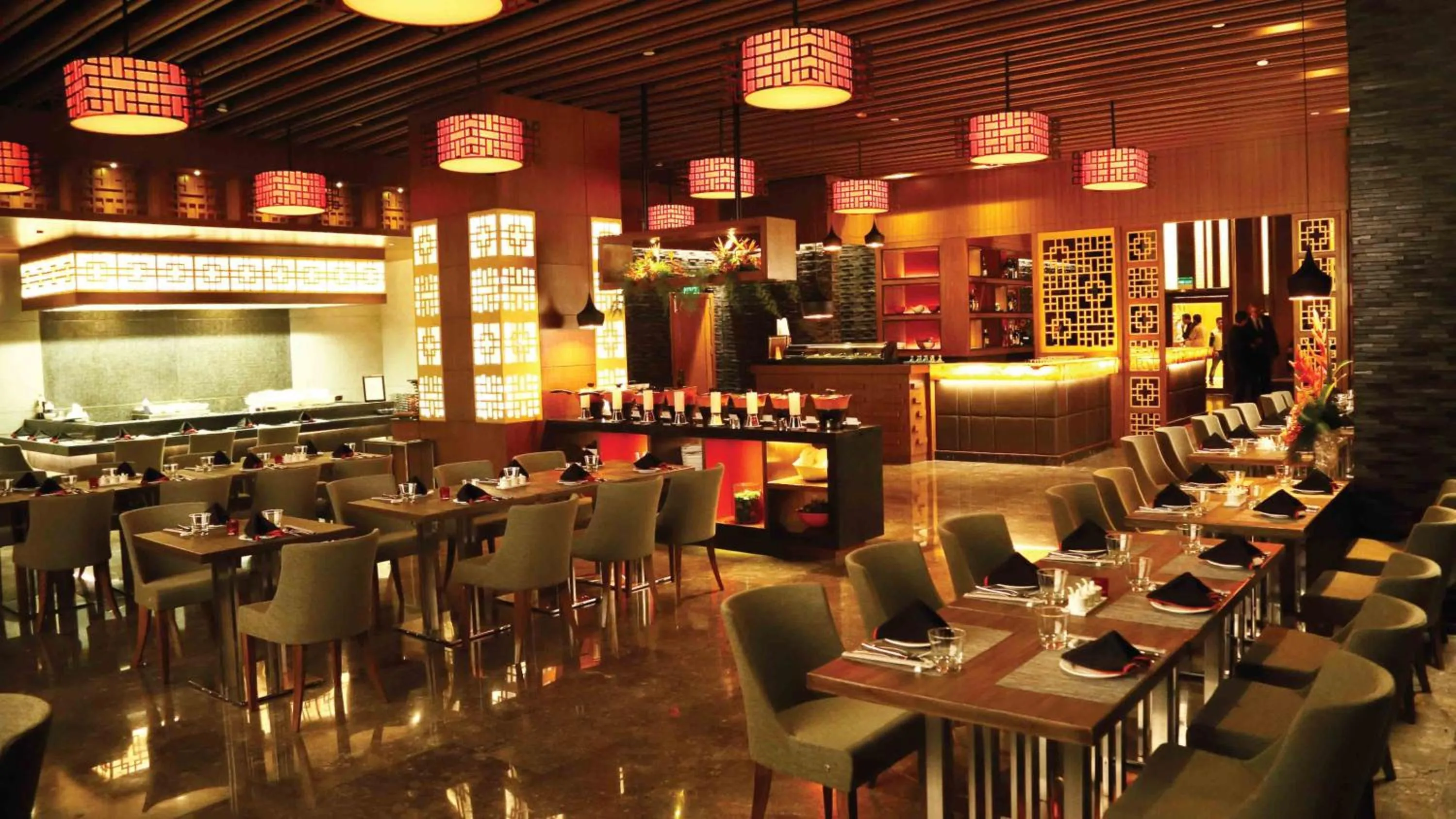 Restaurant/places to eat in Holiday Inn New Delhi Mayur Vihar Noida by IHG