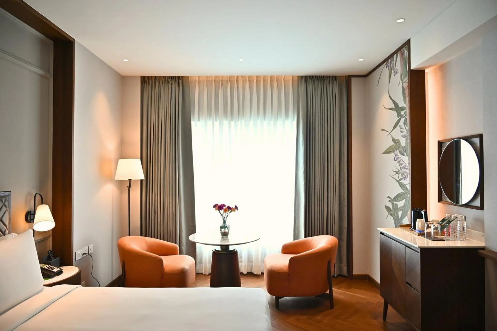 Photo of the whole room, Bed in Holiday Inn New Delhi Mayur Vihar Noida by IHG